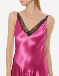 Robe longue en satin avec des empiècements en dentelle - Fantasy Fuchsia