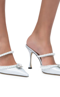 Elizabeth 100 mules in metallic leather & pearls - Iridescent Silver