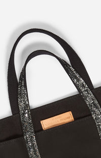 11 QTY NEW // NOIR/GLACIAL / Cabas M En Toile - NOIR/GLACIAL