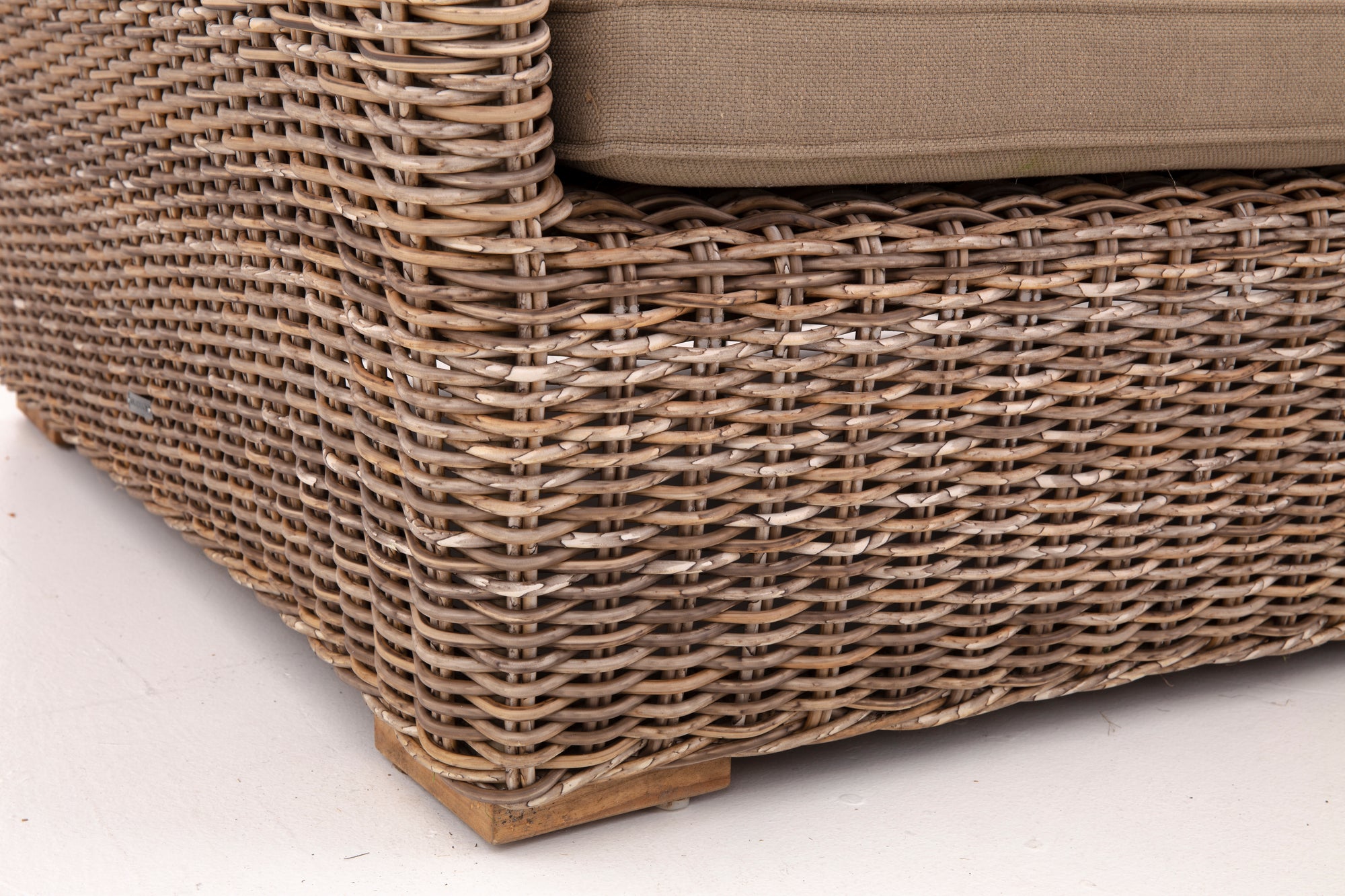 LIT SOFA HILLS AVEC CIEL ET COUSSINS