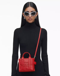 MINI   Mini sac The Crossbody Tote en cuir - True Red