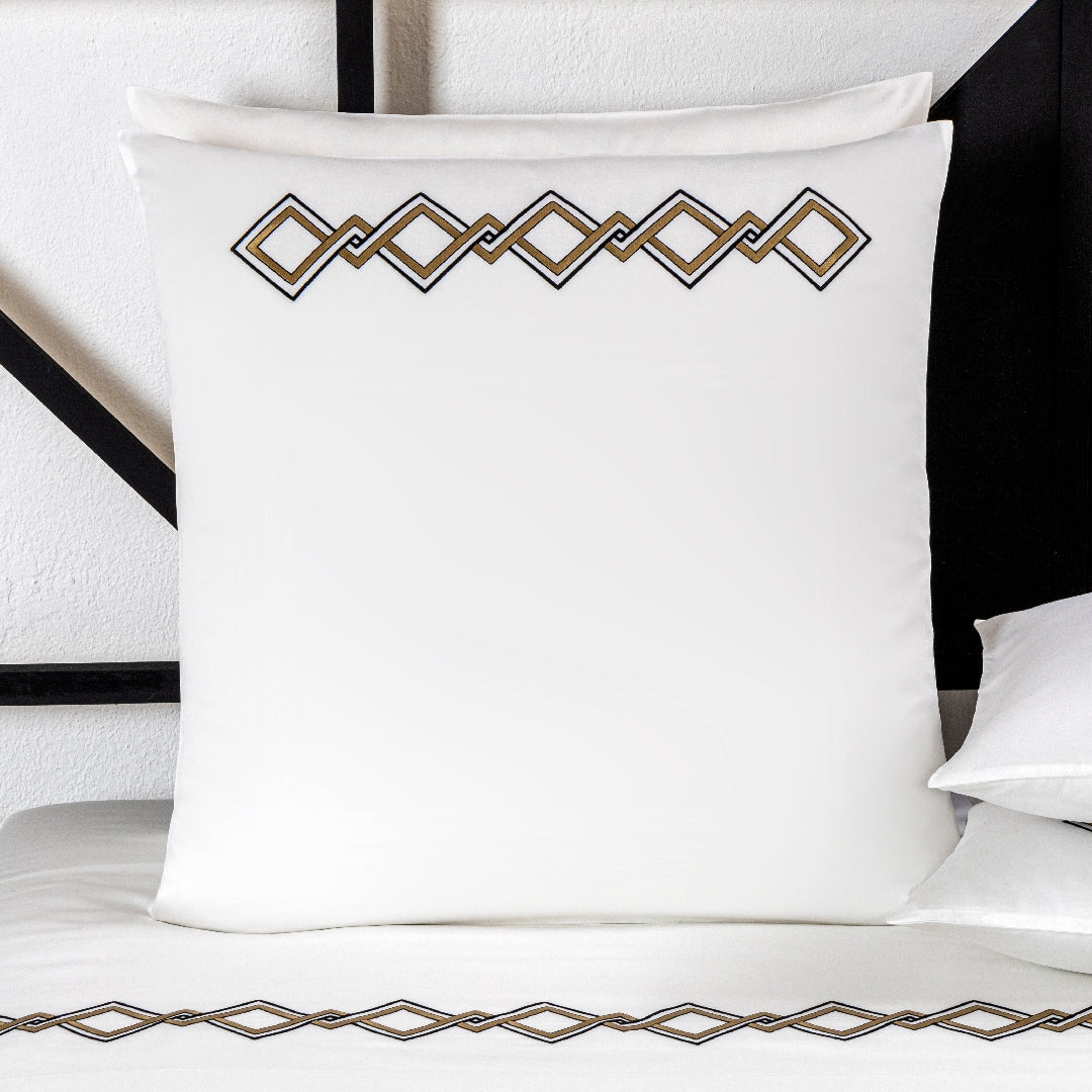 TWIST EMBROIDERY / TAIE D'OREILLER