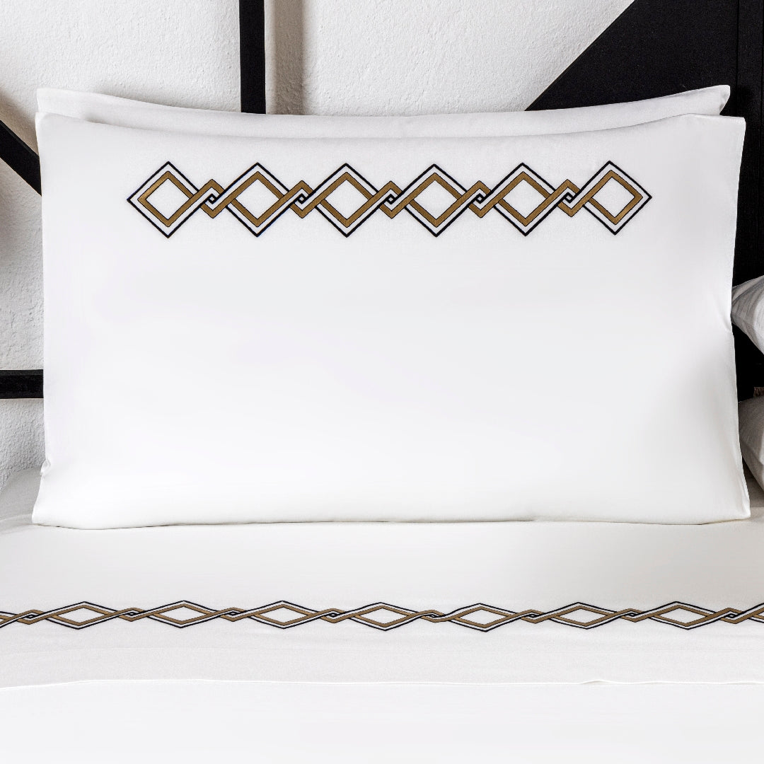TWIST EMBROIDERY / TAIE D'OREILLER