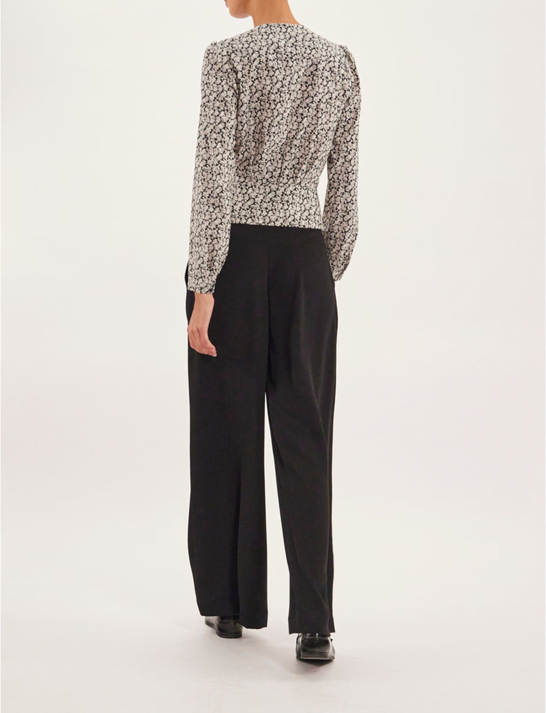 54qty RELIQUAT 65€ 1,4%  / Blouse cintrée Emeline - Black Beige