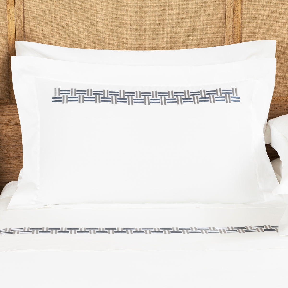 BASKET WEAVE EMBROIDERY / TAIE D'OREILLER