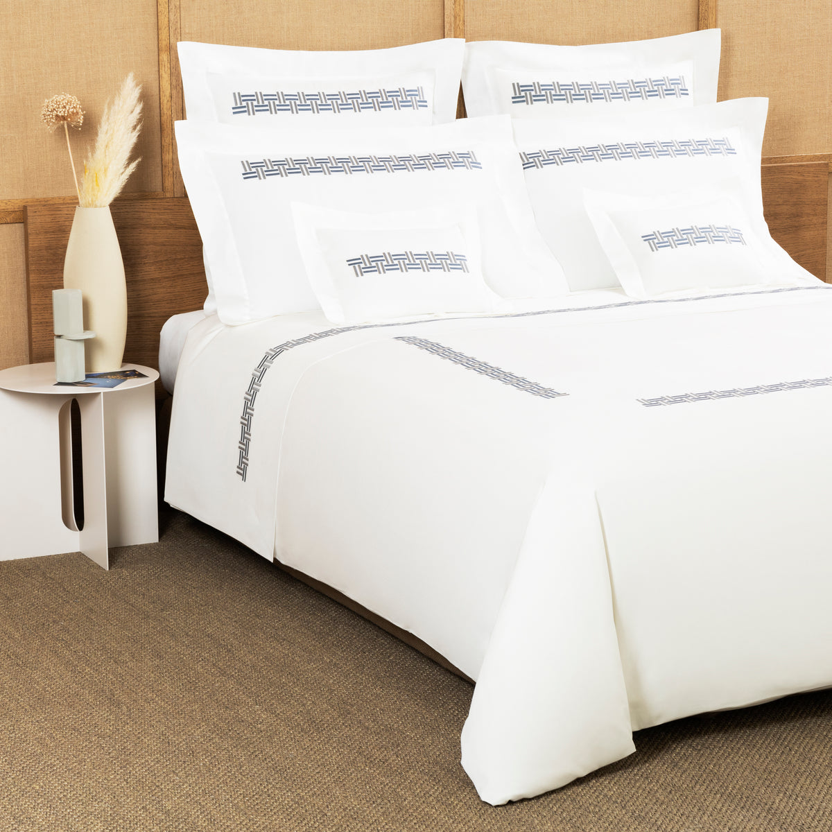 BASKET WEAVE EMBROIDERY / DOUBLE HOUSSE DE COUETTE