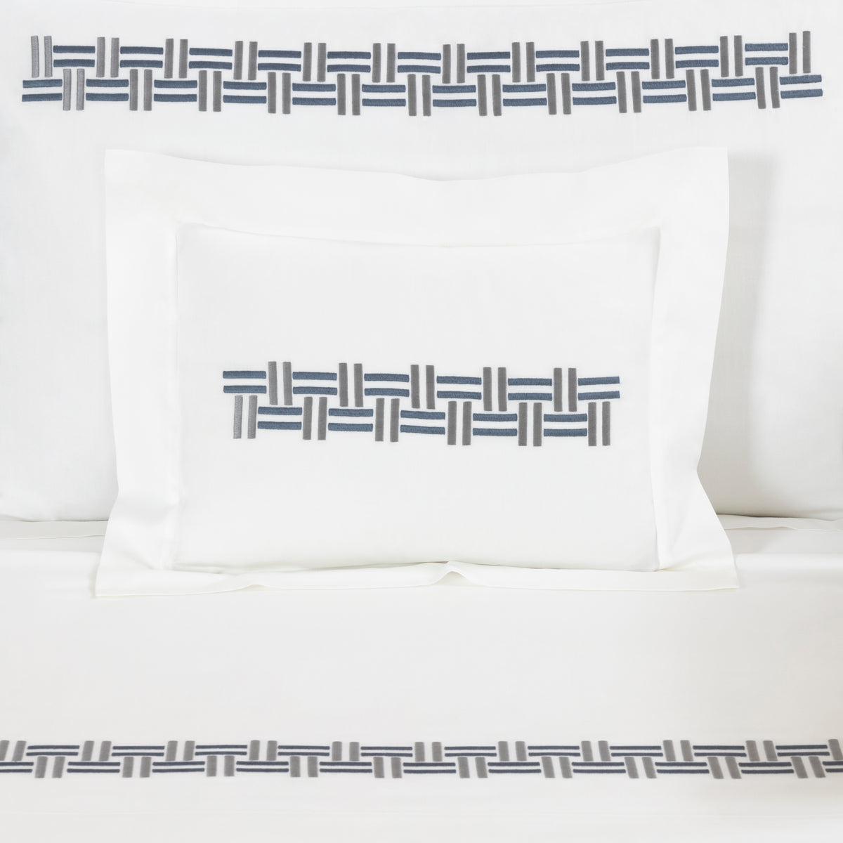BASKET WEAVE EMBROIDERY / BOUDOIR TAIE D'OREILLER