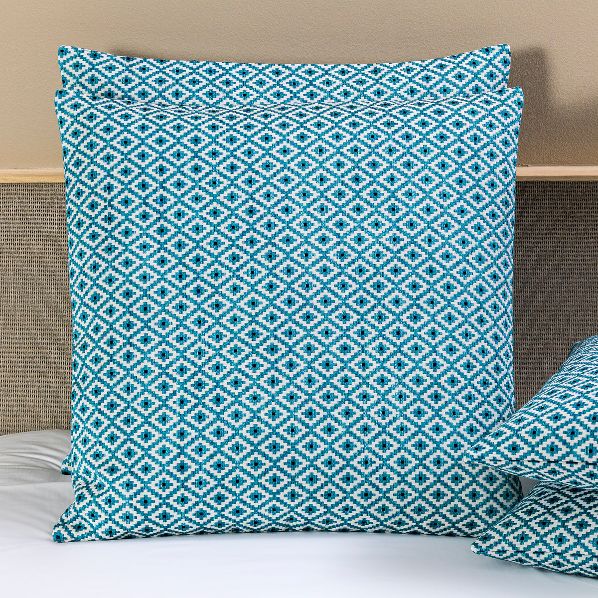 LUX. DOMINO / COUSSIN DÉCORATIF