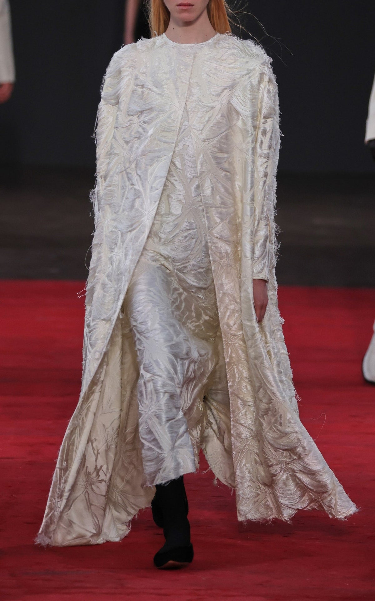 Ivory / Manteau cape Hillman en soie - Ivory