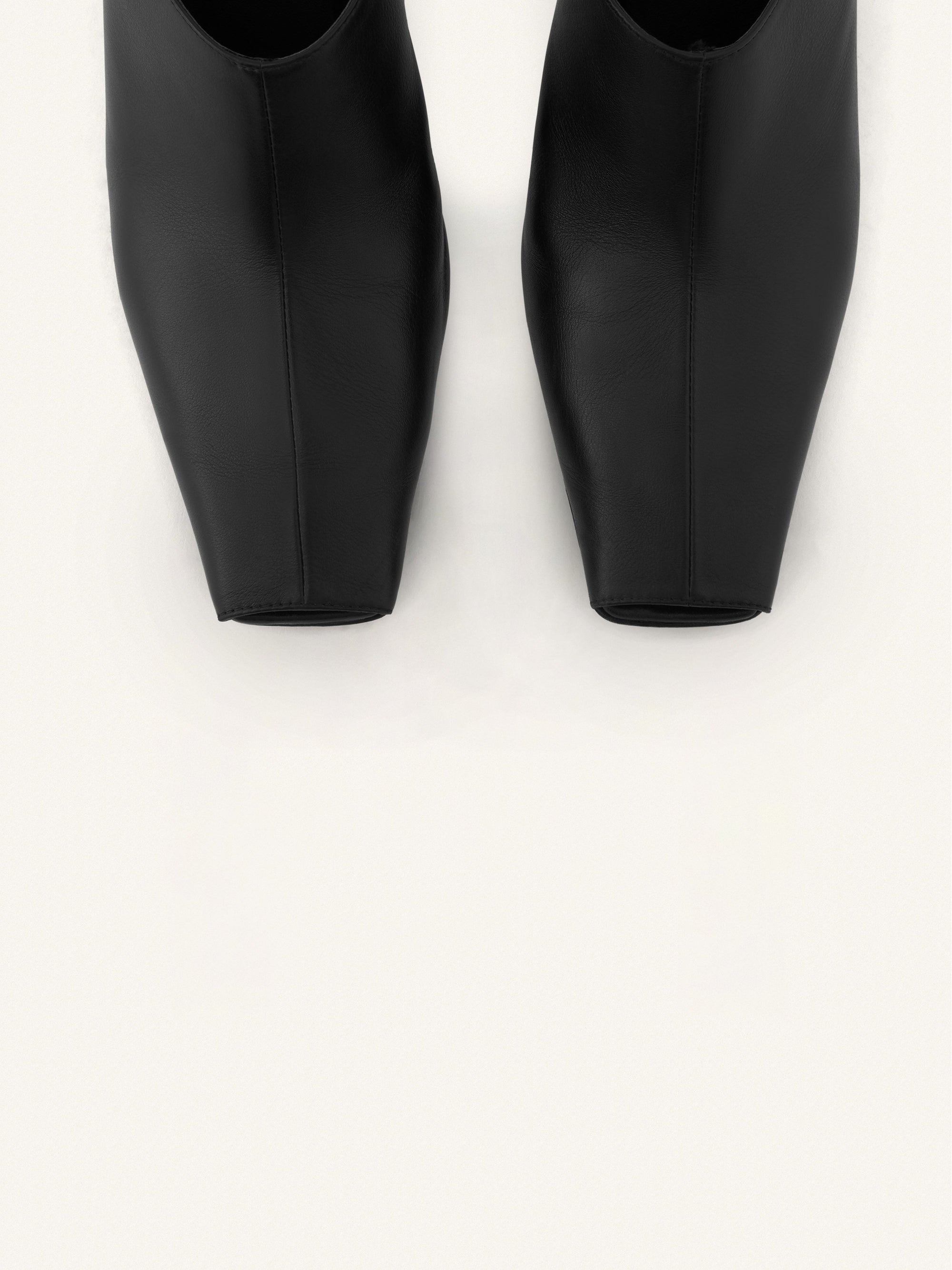 1pcs NEW / SLEEK LEATHER - Black