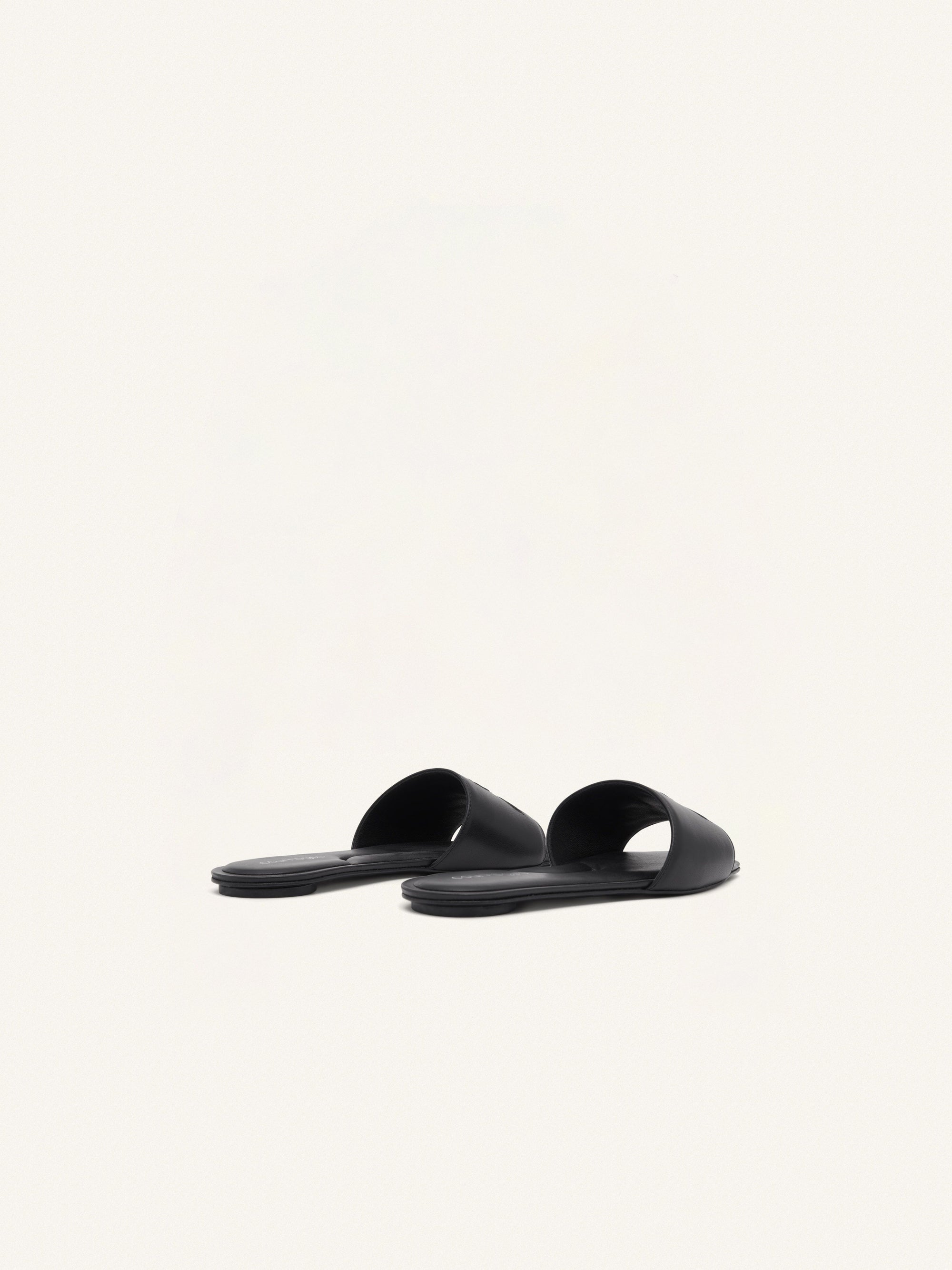 43pcs NEW / SANDALES PLATES EN CUIR - Black