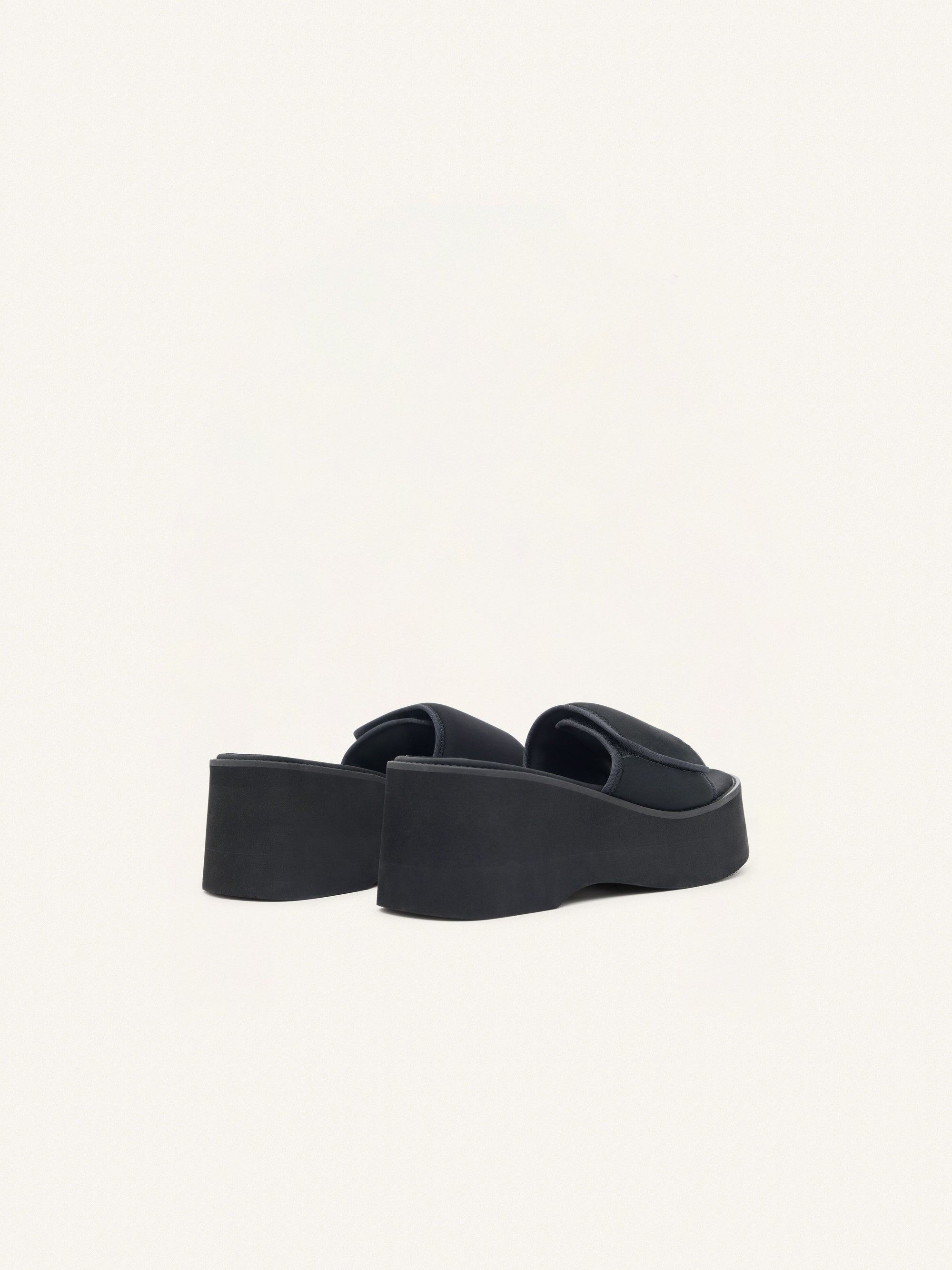 11pcs NEW / SCUBA WAVE SLIP ON - Black