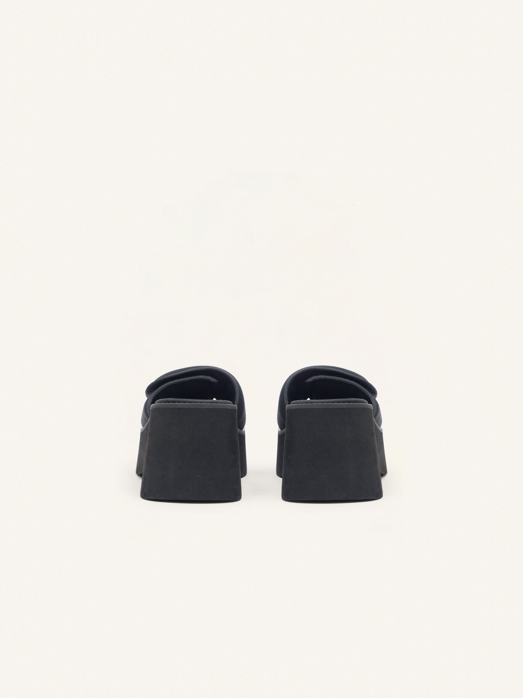 11pcs NEW / SCUBA WAVE SLIP ON - Black