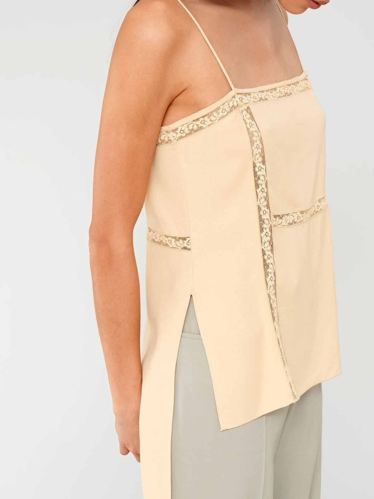 BASEPLUS_Light Sand TOP - Light Sand