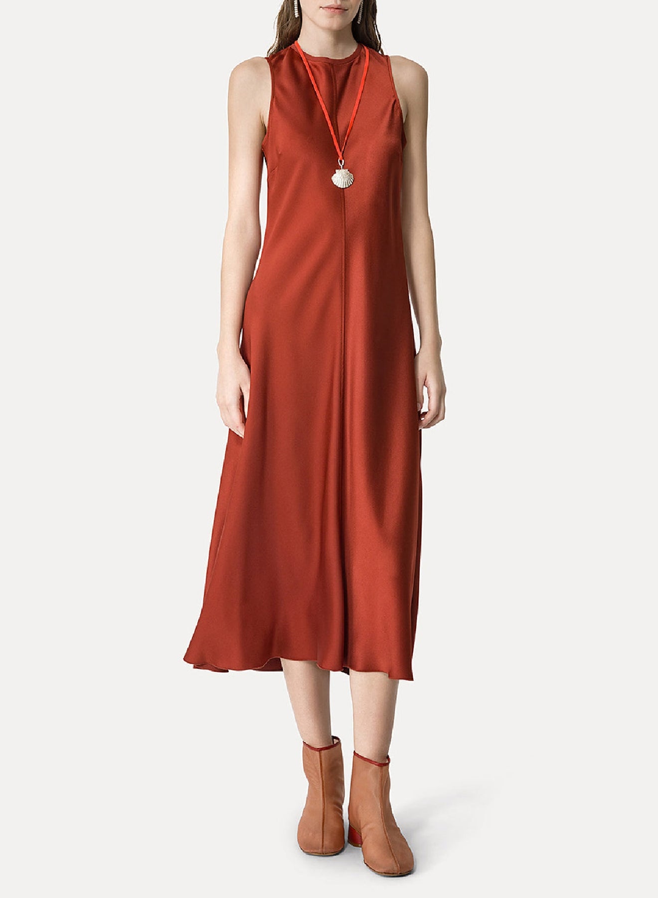 Robe ras de cou en satin - Terre