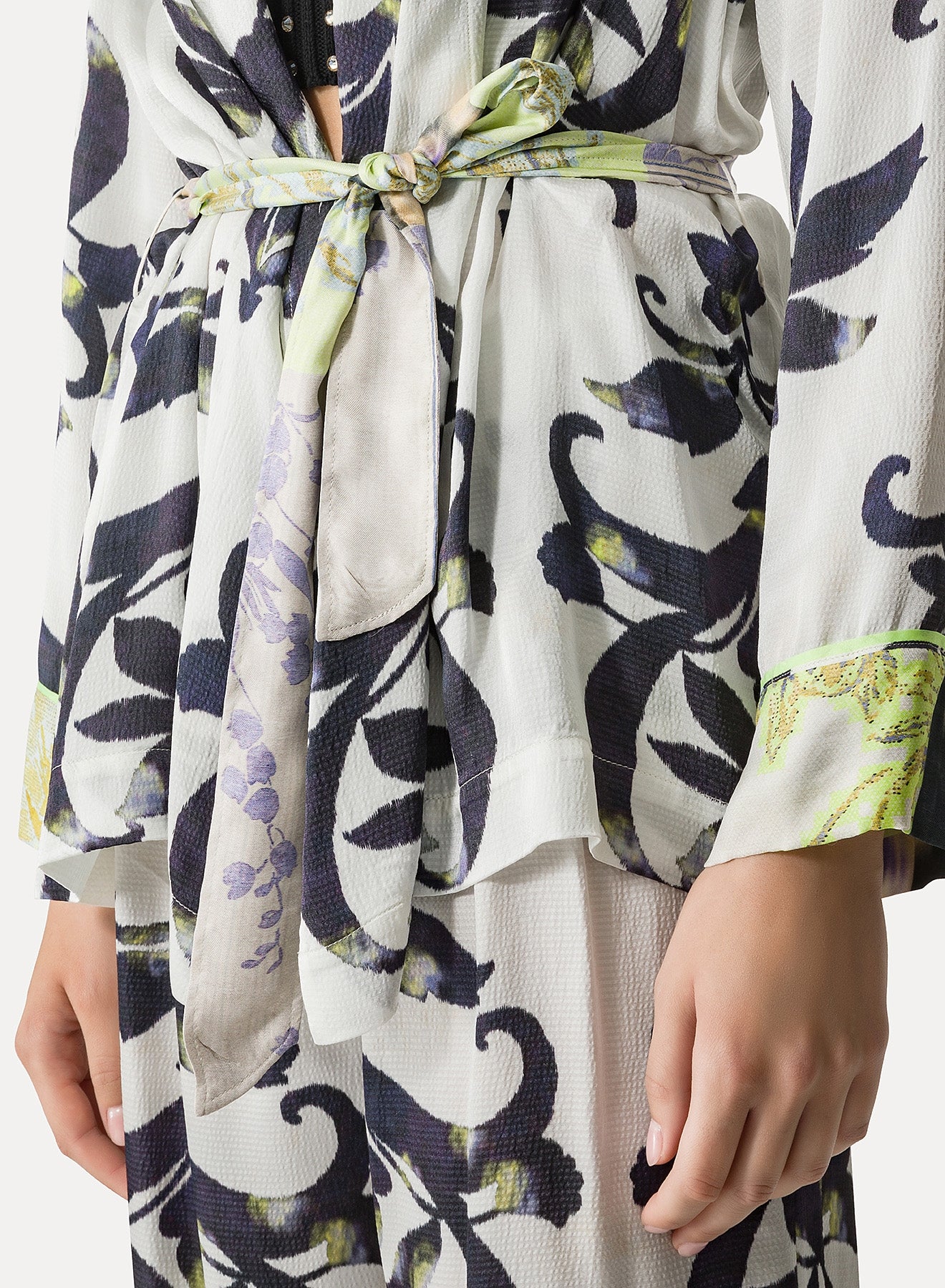 Kimono avec imprimé “The secret lily” en soie - Orchidea