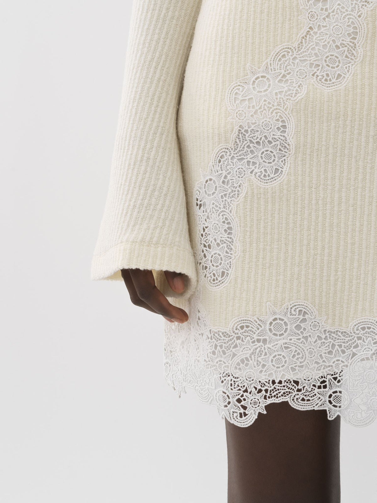 BASEPLUS_Eden White SKIRT - Eden White