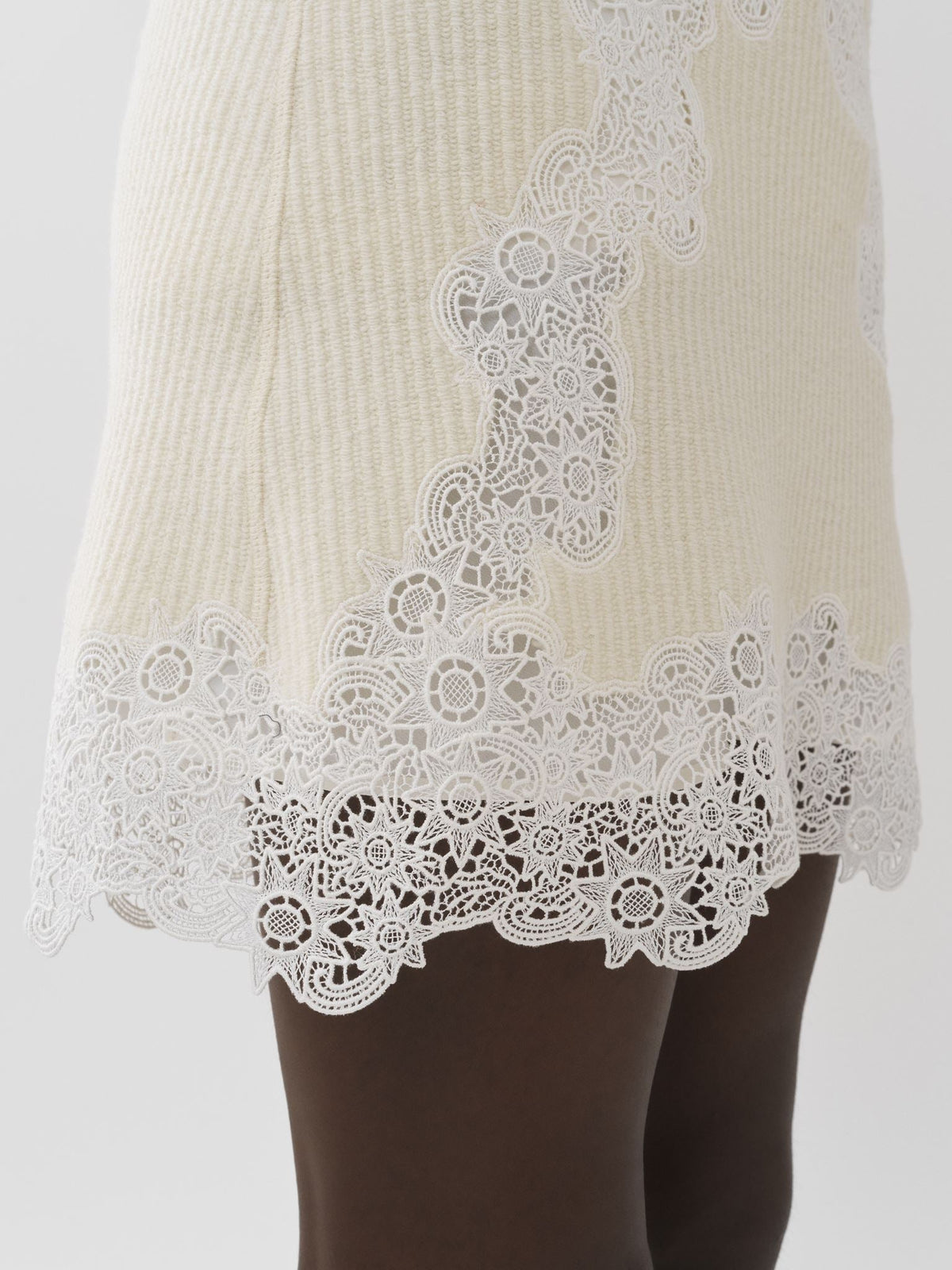 BASEPLUS_Eden White SKIRT - Eden White
