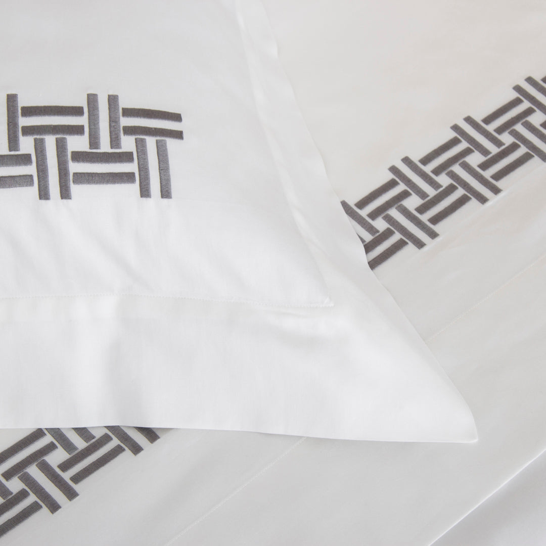 BASKET WEAVE EMBROIDERY / TAIE D'OREILLER