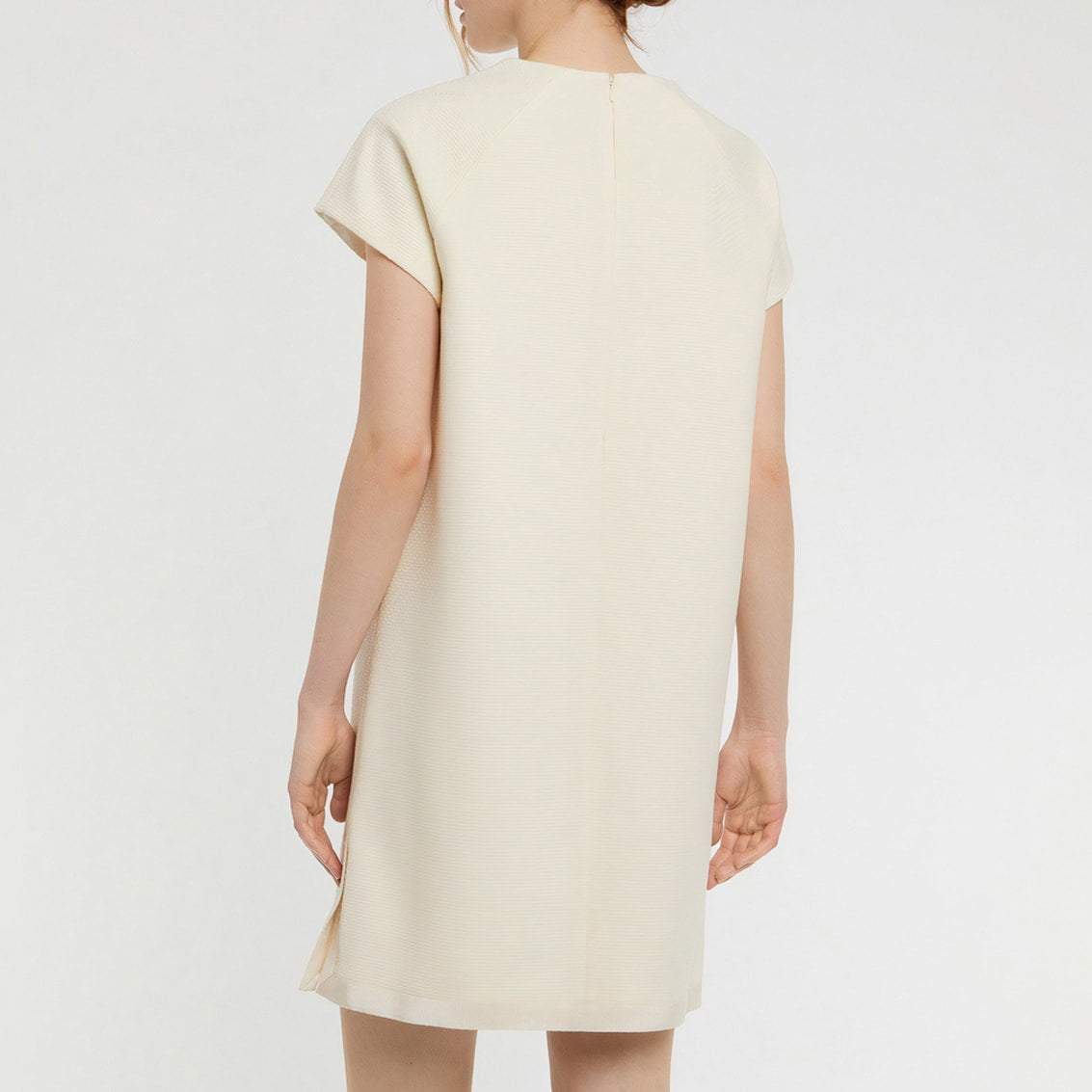 Short-sleeved trapeze dress in wool - Ecru