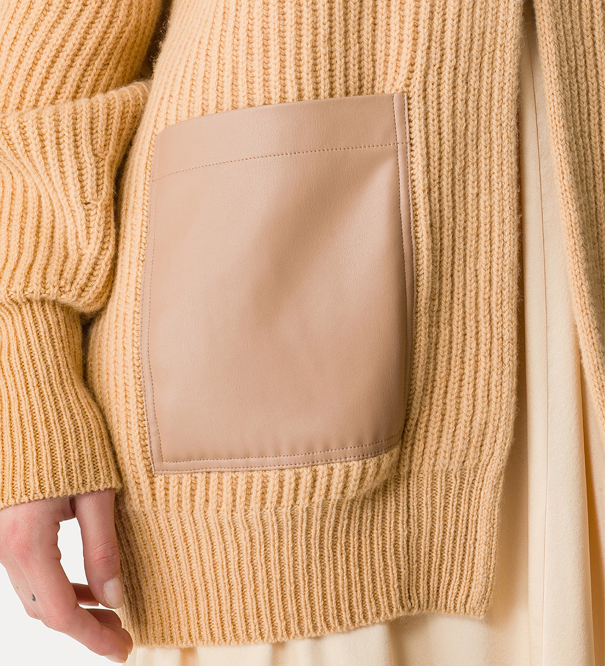 KNITWEAR