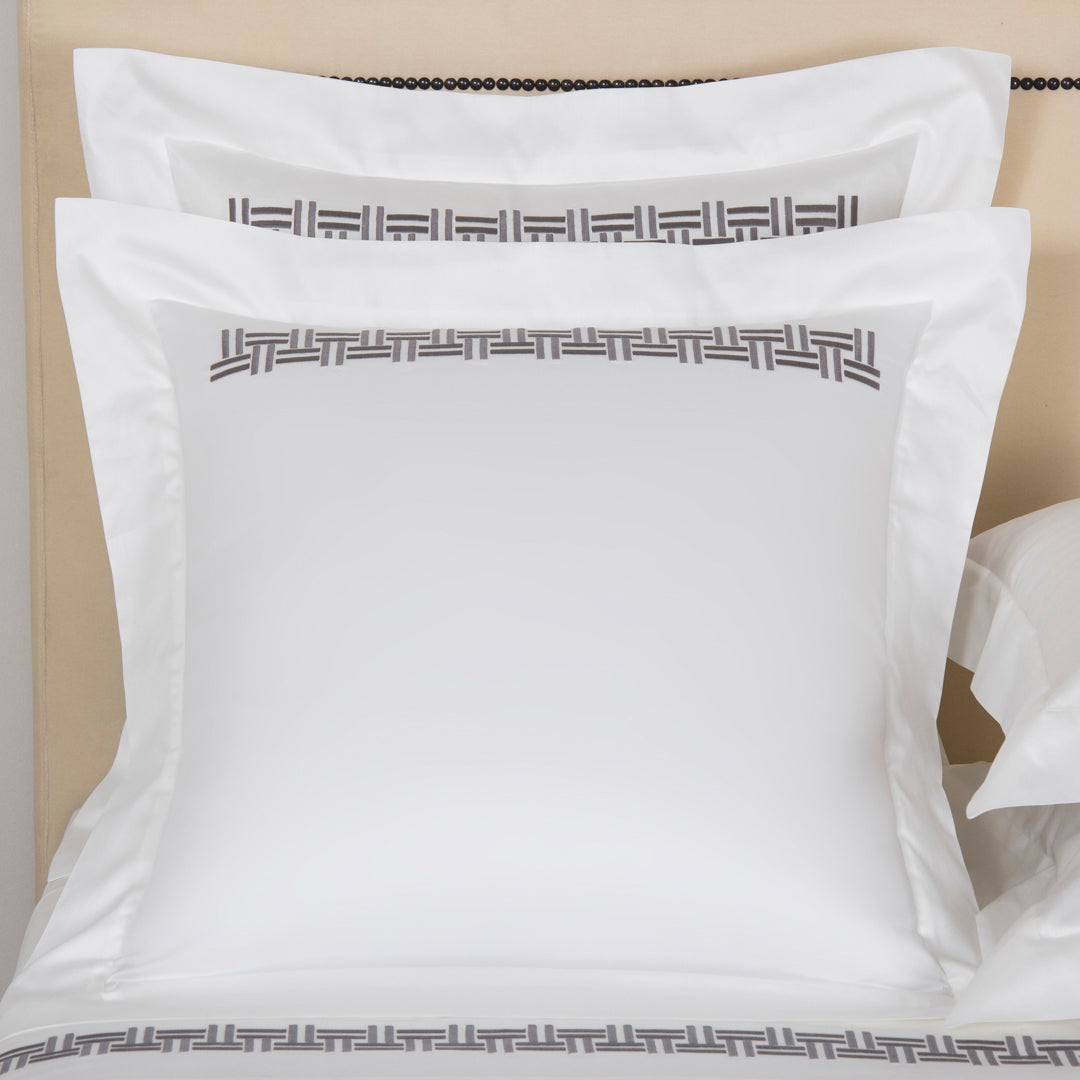 BASKET WEAVE EMBROIDERY / TAIE D'OREILLER