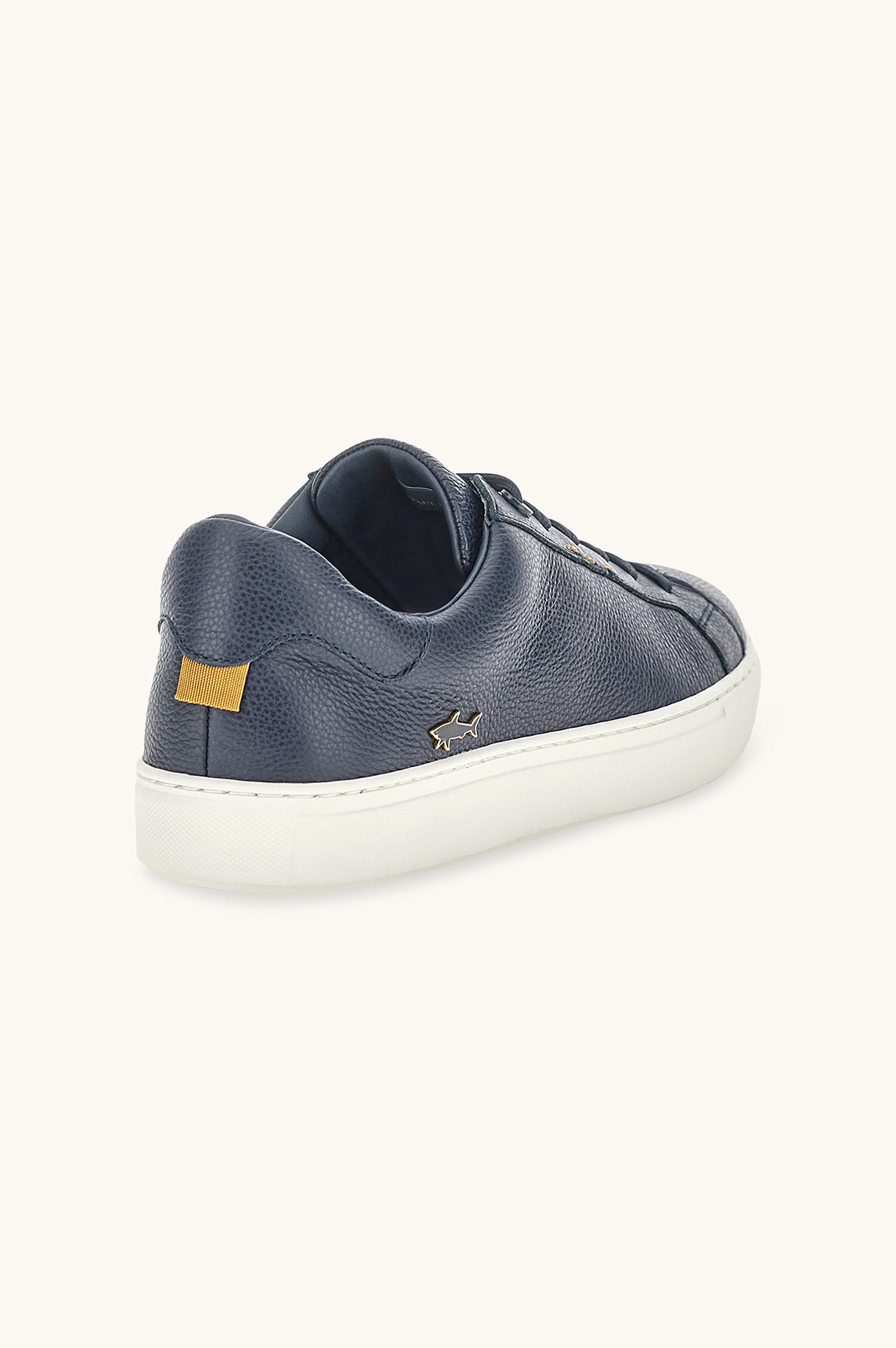 SNEAKE-Sneakers