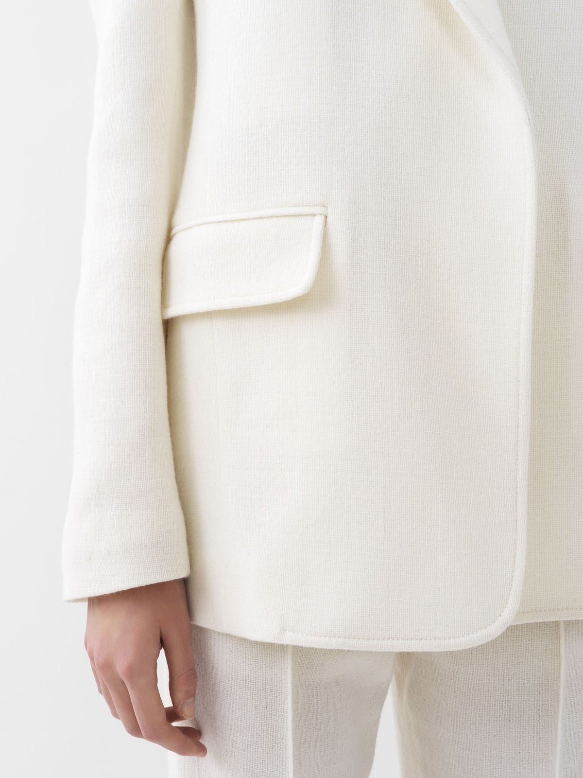 BASEPLUS_Eden White JACKET - Eden White