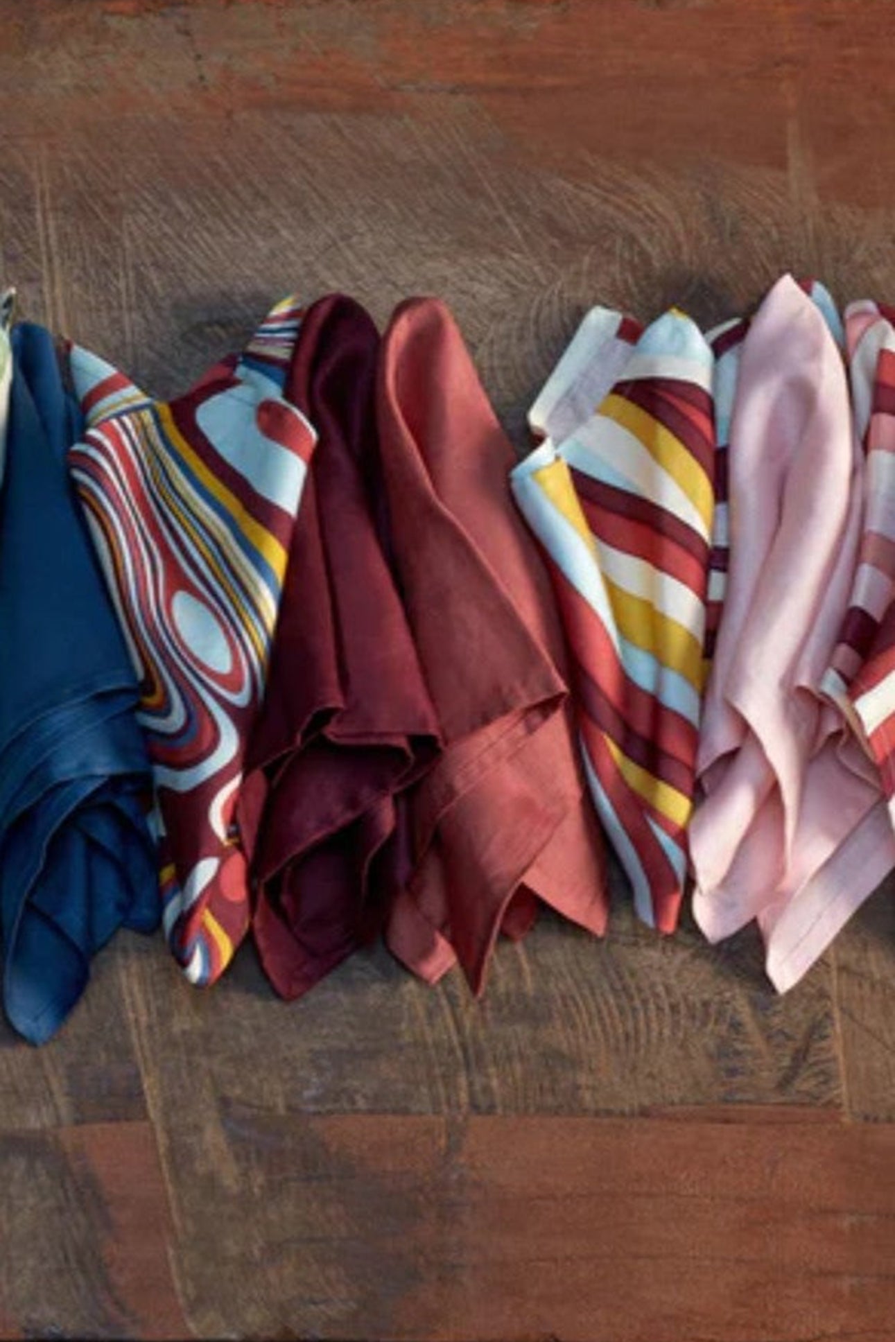 Set of 4 landscape printed linen satin napkins - Yellow & Red