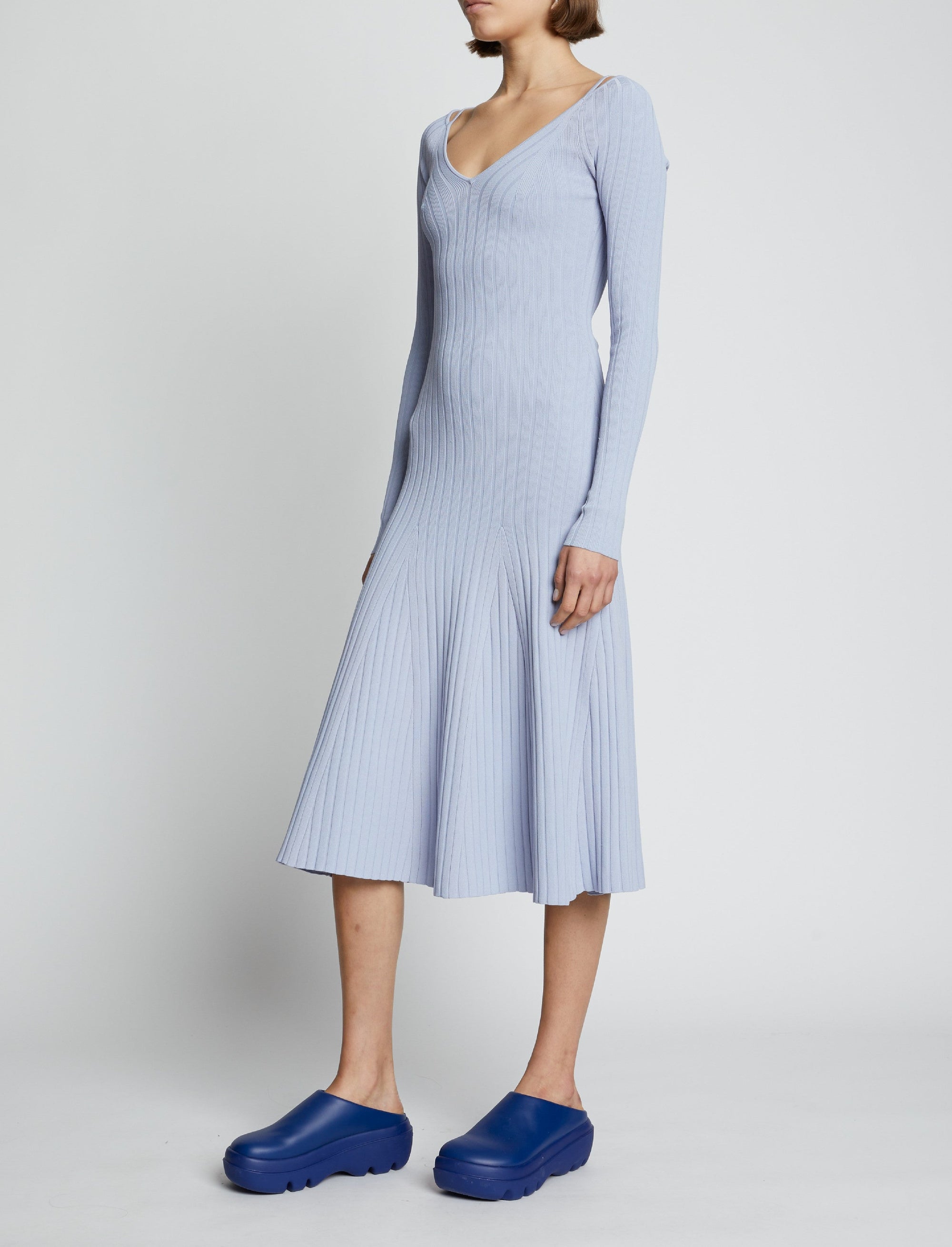 Robe légère en tricot côtelé à col en V - Stone Blue