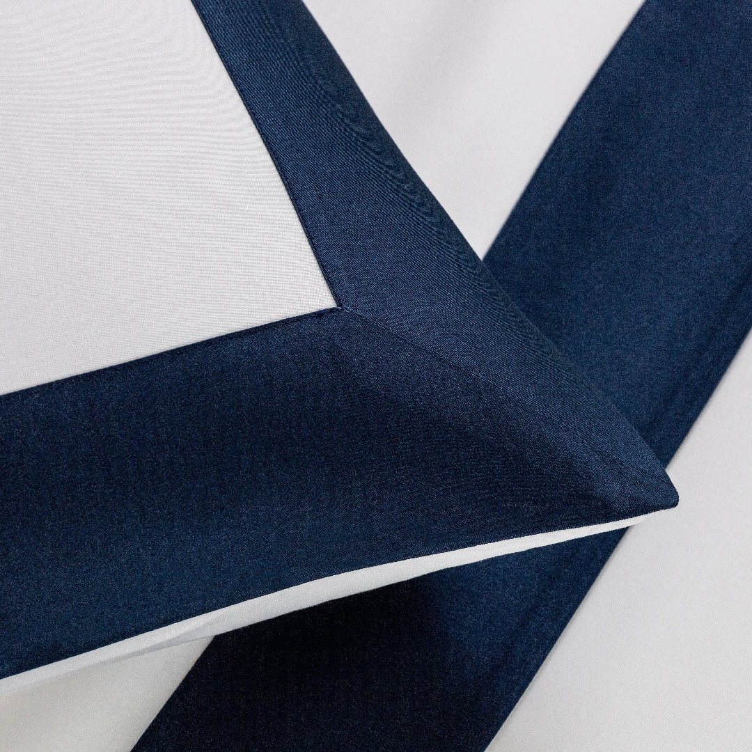 Bold 4-pc cotton bed linen set - Milk & Midnight blue
