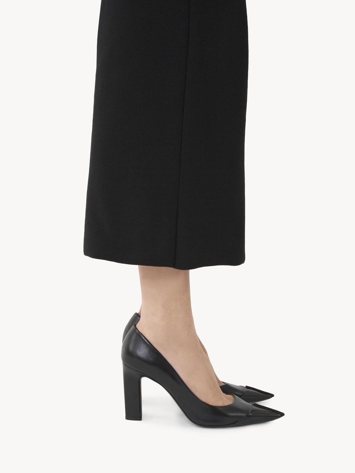 BASEPLUS_Black PUMP - Black
