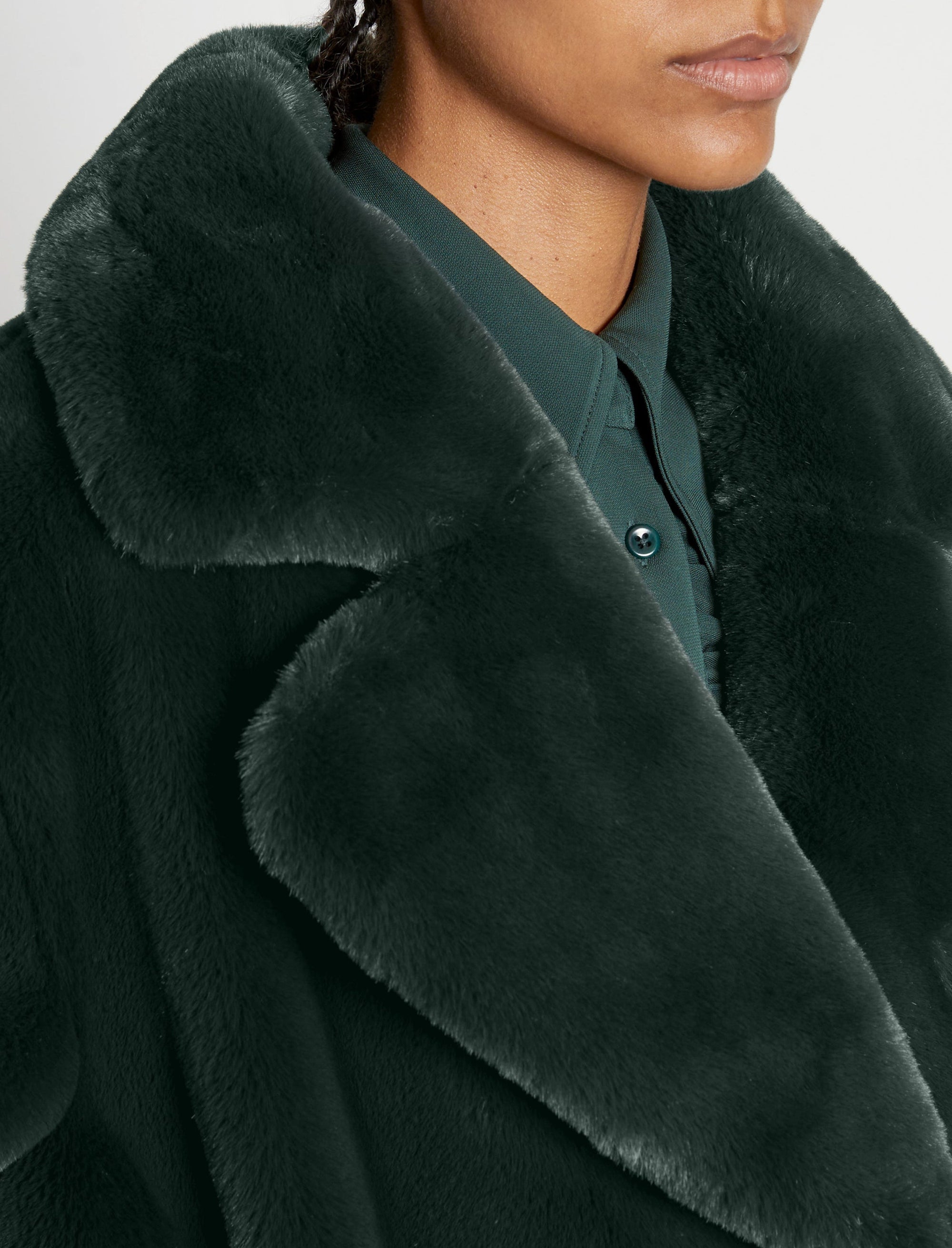 Manteau long ceinturé en faussure fourrure - Pine