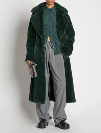 Manteau long ceinturé en faussure fourrure - Pine