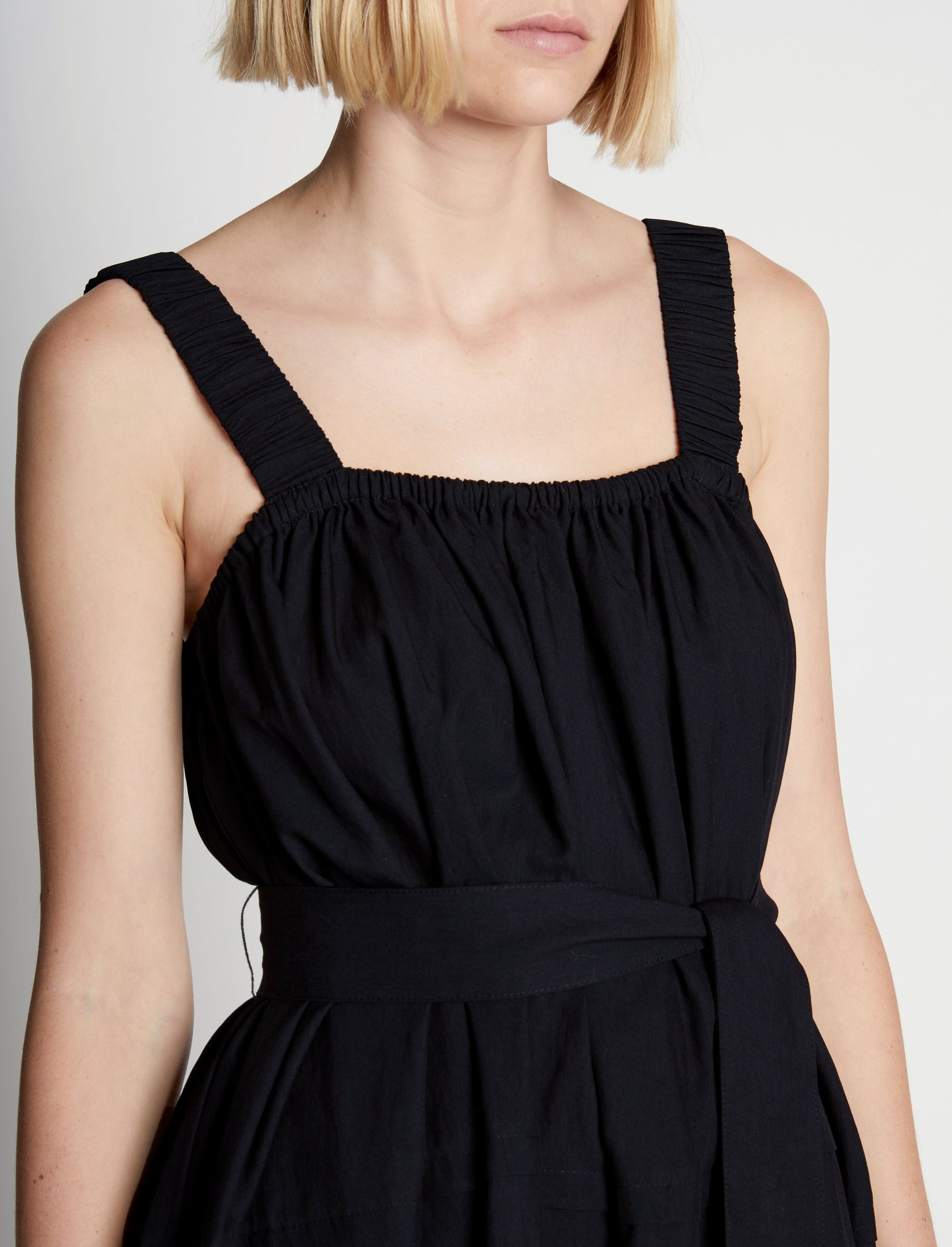 Robe drapée en tailleur avec ceinture - Black