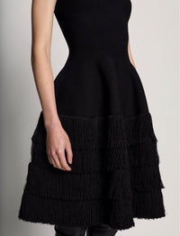 Sculpted knit dress with textured fringes - Black