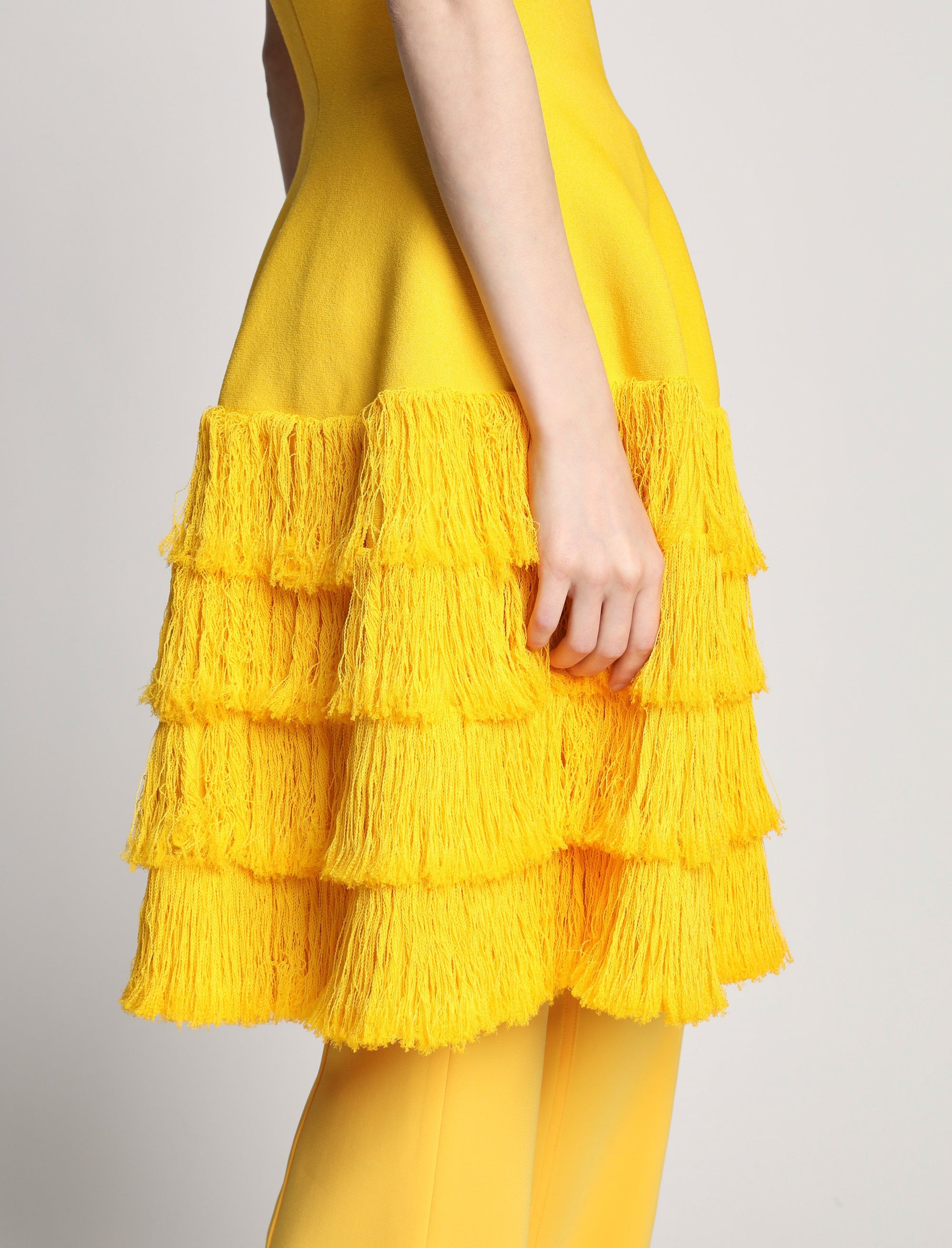 Robe sculptée en tricot à franges texturées - Lemon