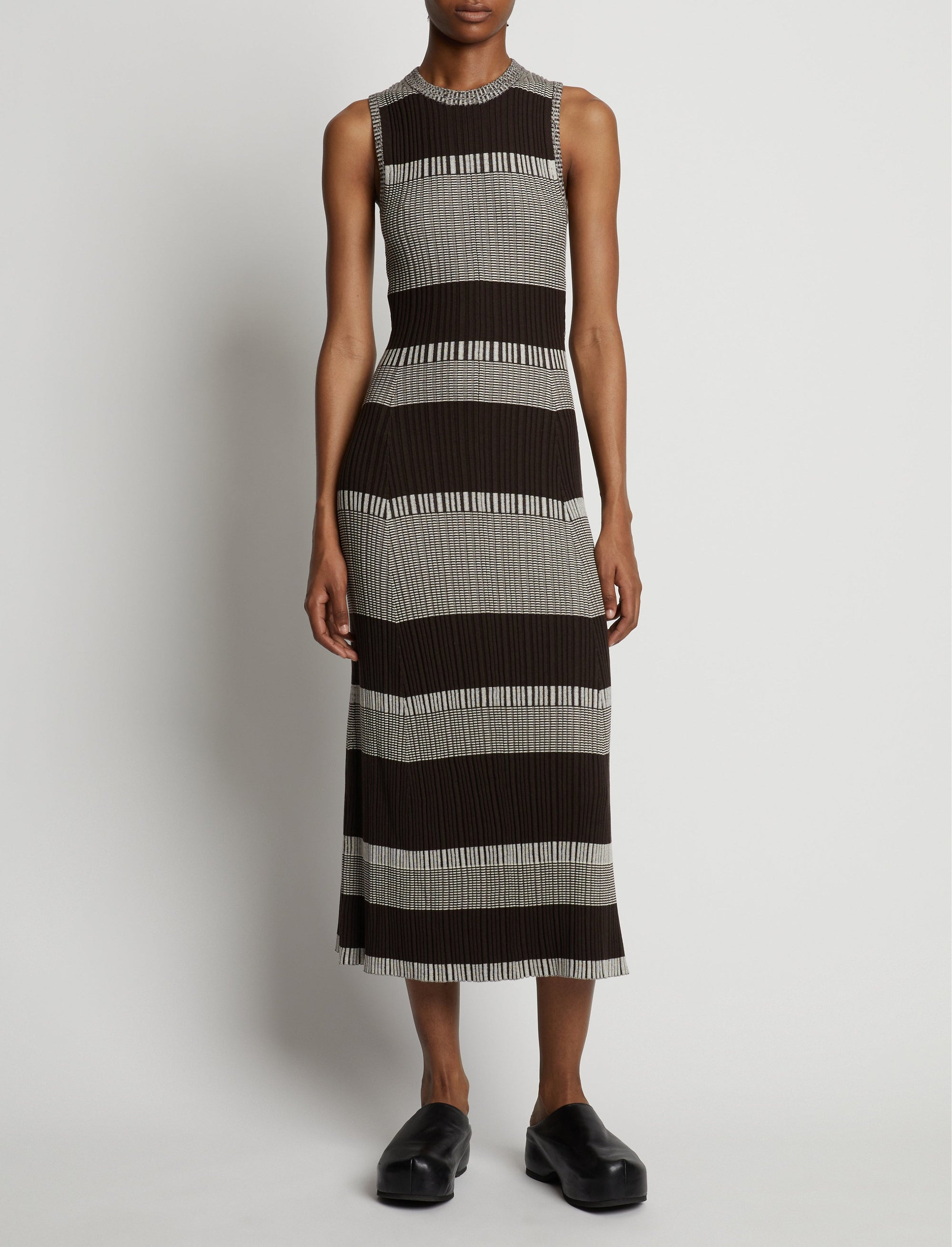 Robe courte à rayures sans manches en soie - Dark Brown & Off White