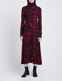 Robe à col roulé à imprimé fleuri - Indigo & Garnet & Scarlet