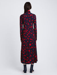 Robe à col roulé à imprimé fleuri - Indigo & Garnet & Scarlet