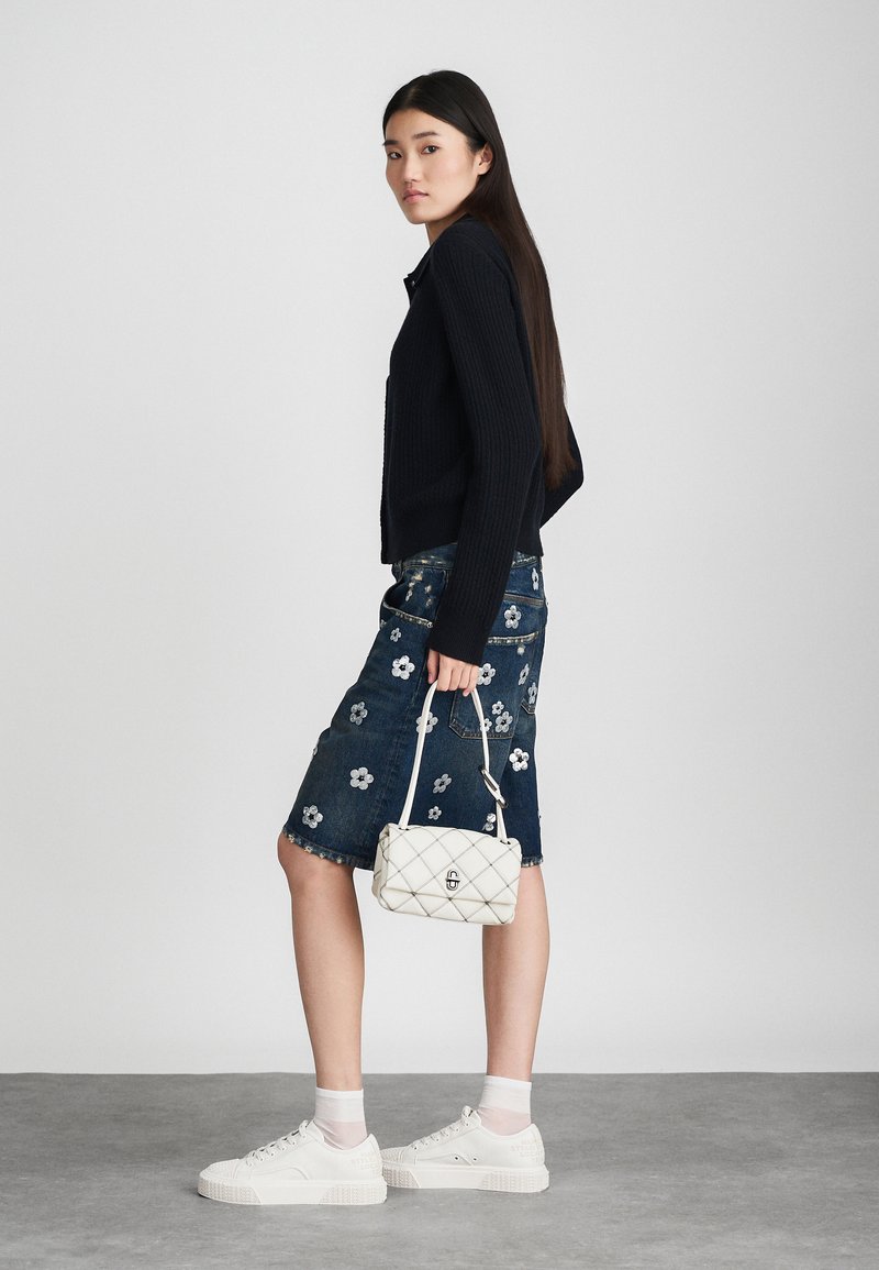 MINI   Mini Sac The Mini Dual Shoulder matelassé bicolore en cuir - White & Black