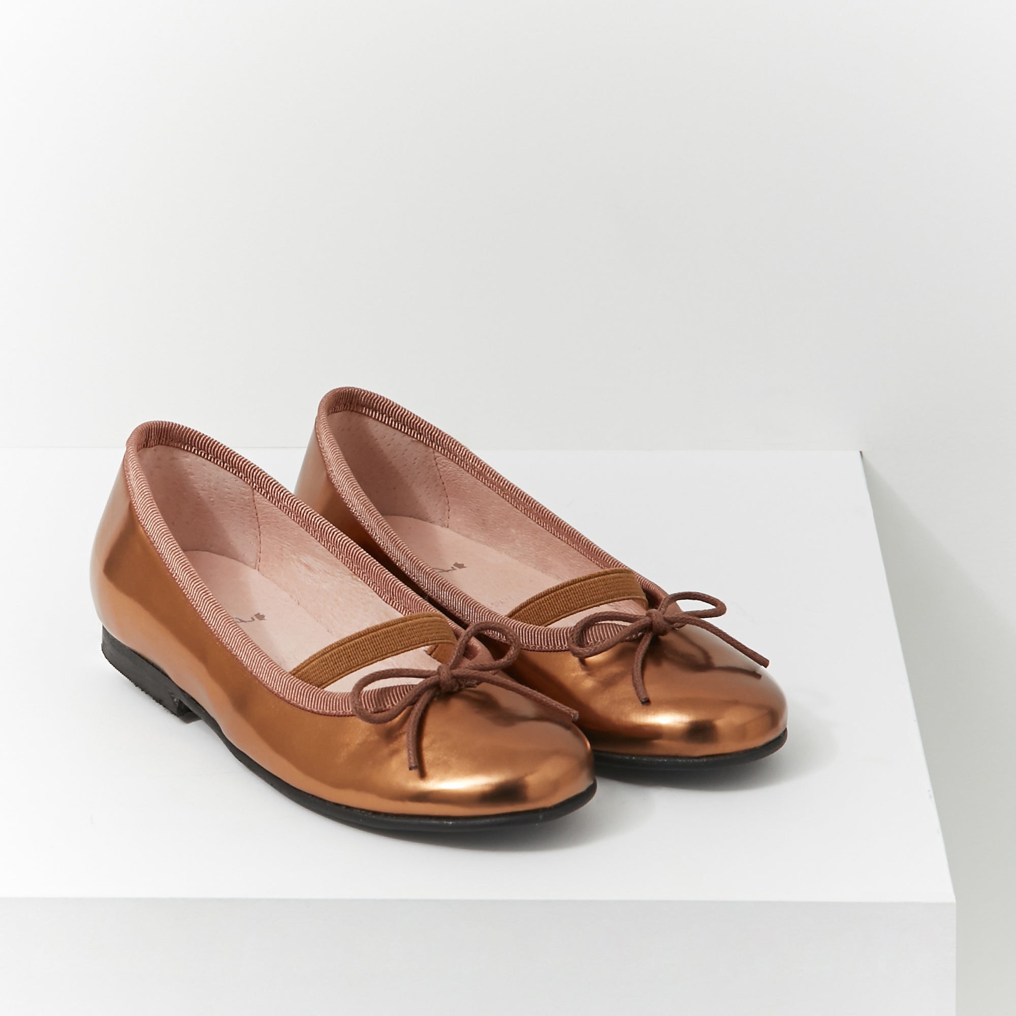 4 QTY / BRONZE CHAUSSURES CUIR DITTLE METAL