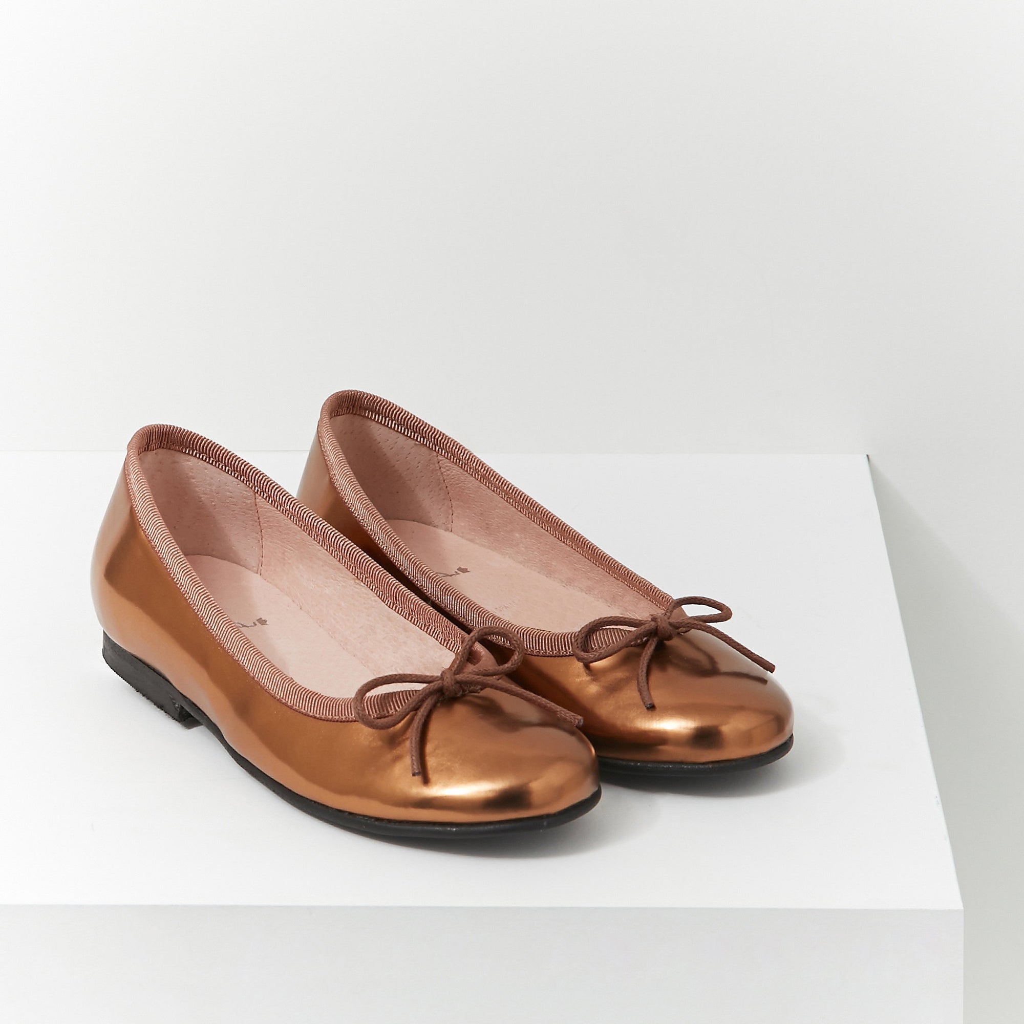 4 QTY / BRONZE CHAUSSURES CUIR DITTLE METAL