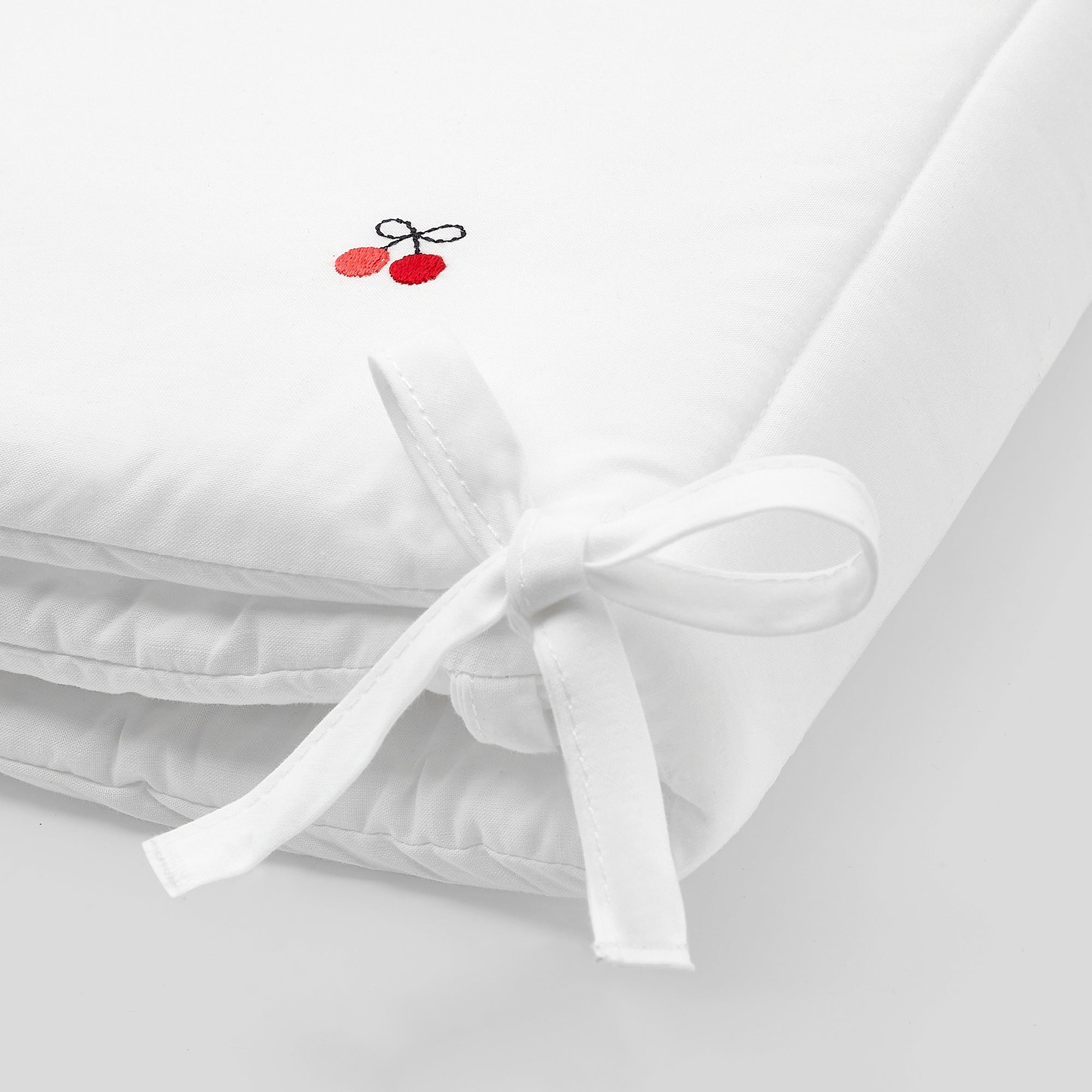 0 QTY / BLANC/ROUGE PUERICULTURE LINGE DE LIT TOUR DE LIT BAS CERISES