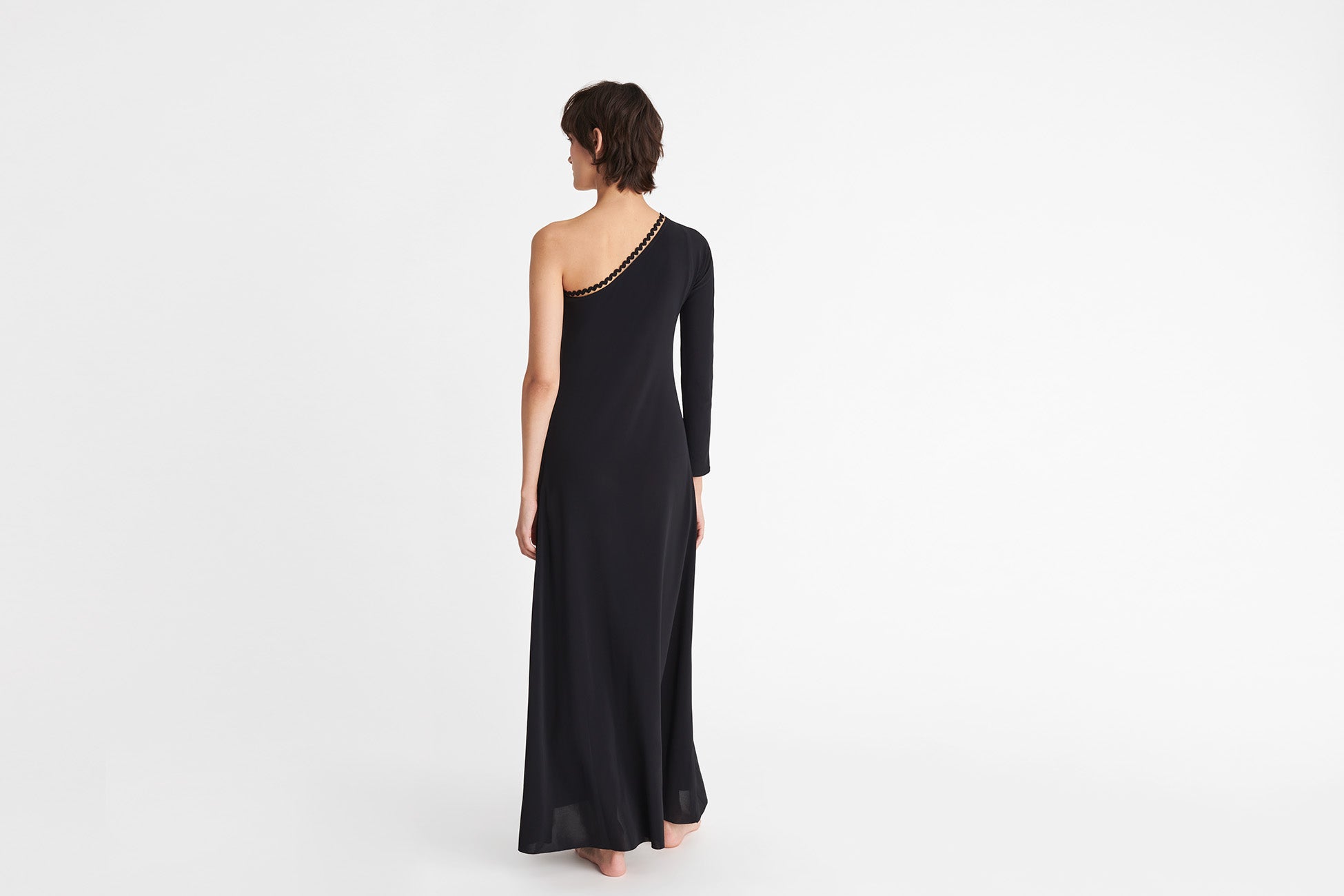NOIR PLAY ROBE LONGUE ASYMÉTRIQUE