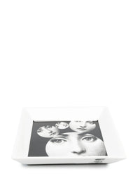 Assiette carrée Tema e Variazioni n°242 en porcelaine - Noir & Blanc