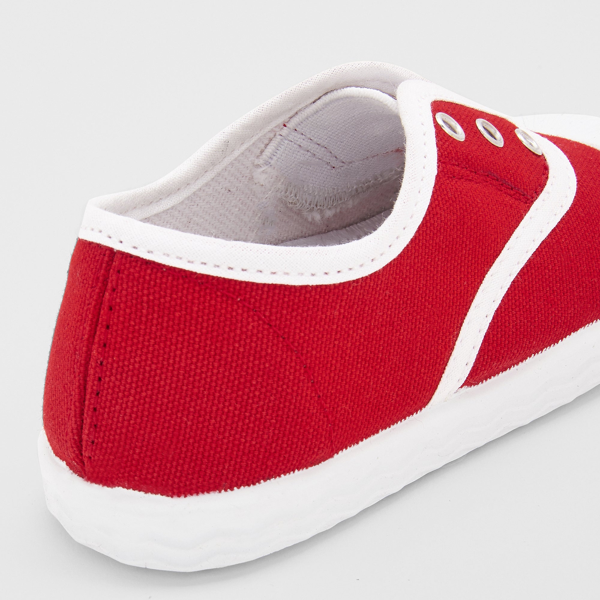 2 QTY / ROUGE/BLANC CHAUSSURES TOILE DAISY