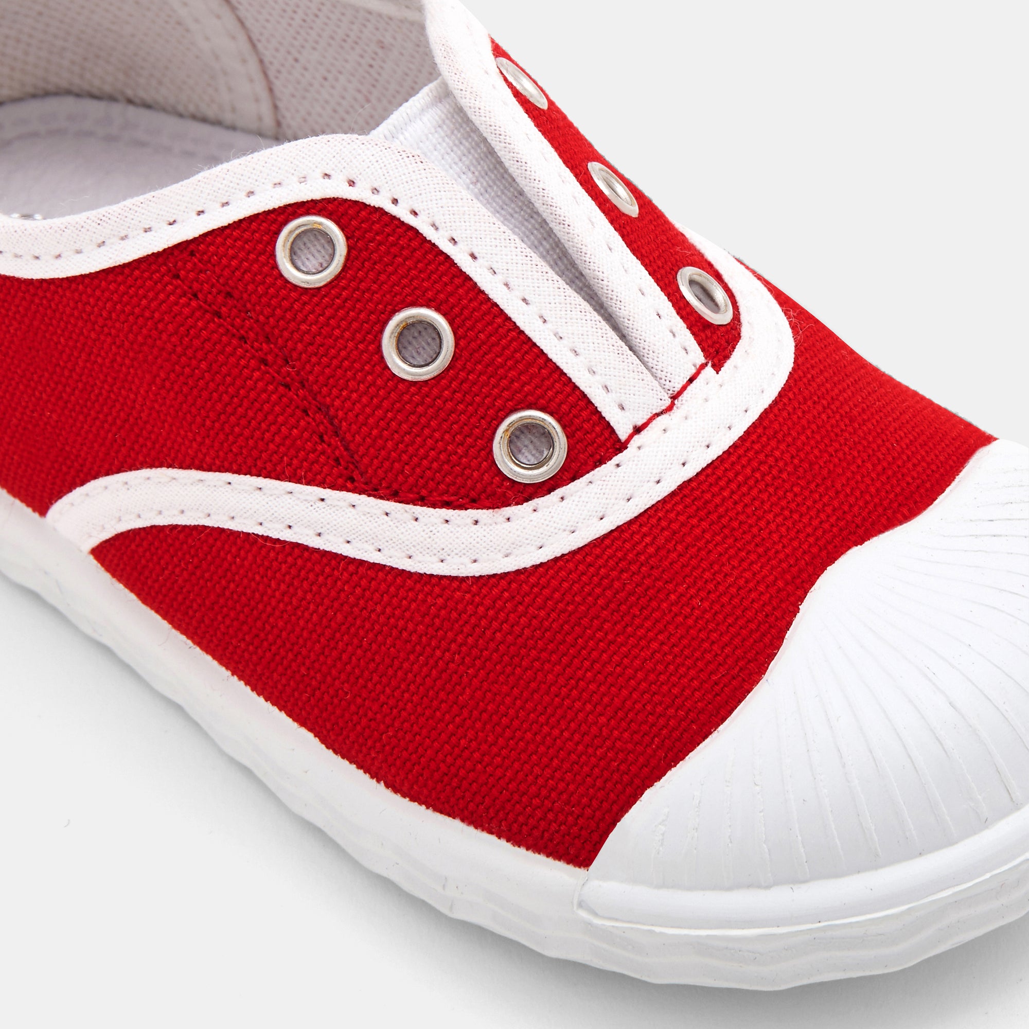 2 QTY / ROUGE/BLANC CHAUSSURES TOILE DAISY