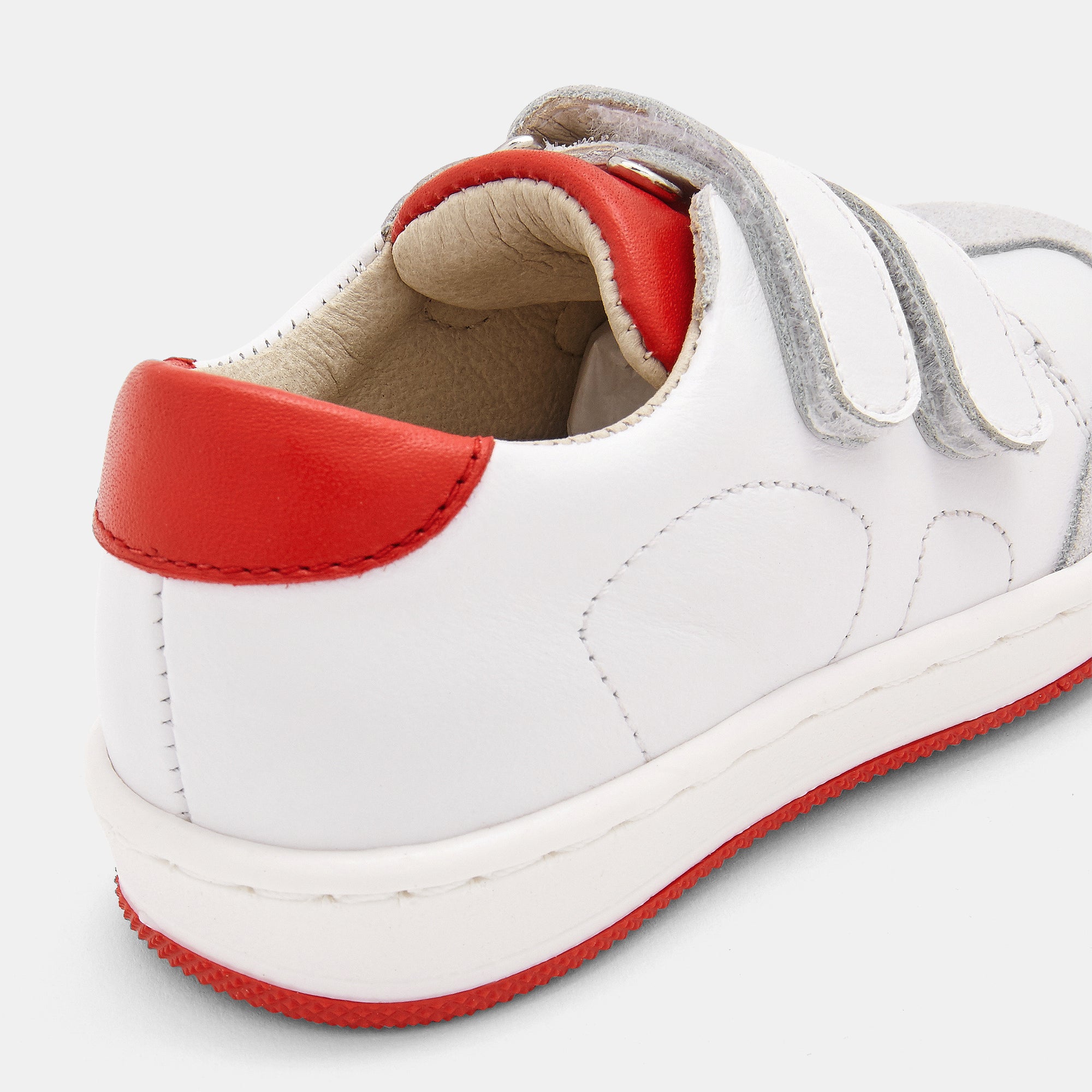 147 QTY / BLANC/ROUGE CHAUSSURES CUIR BOBBY