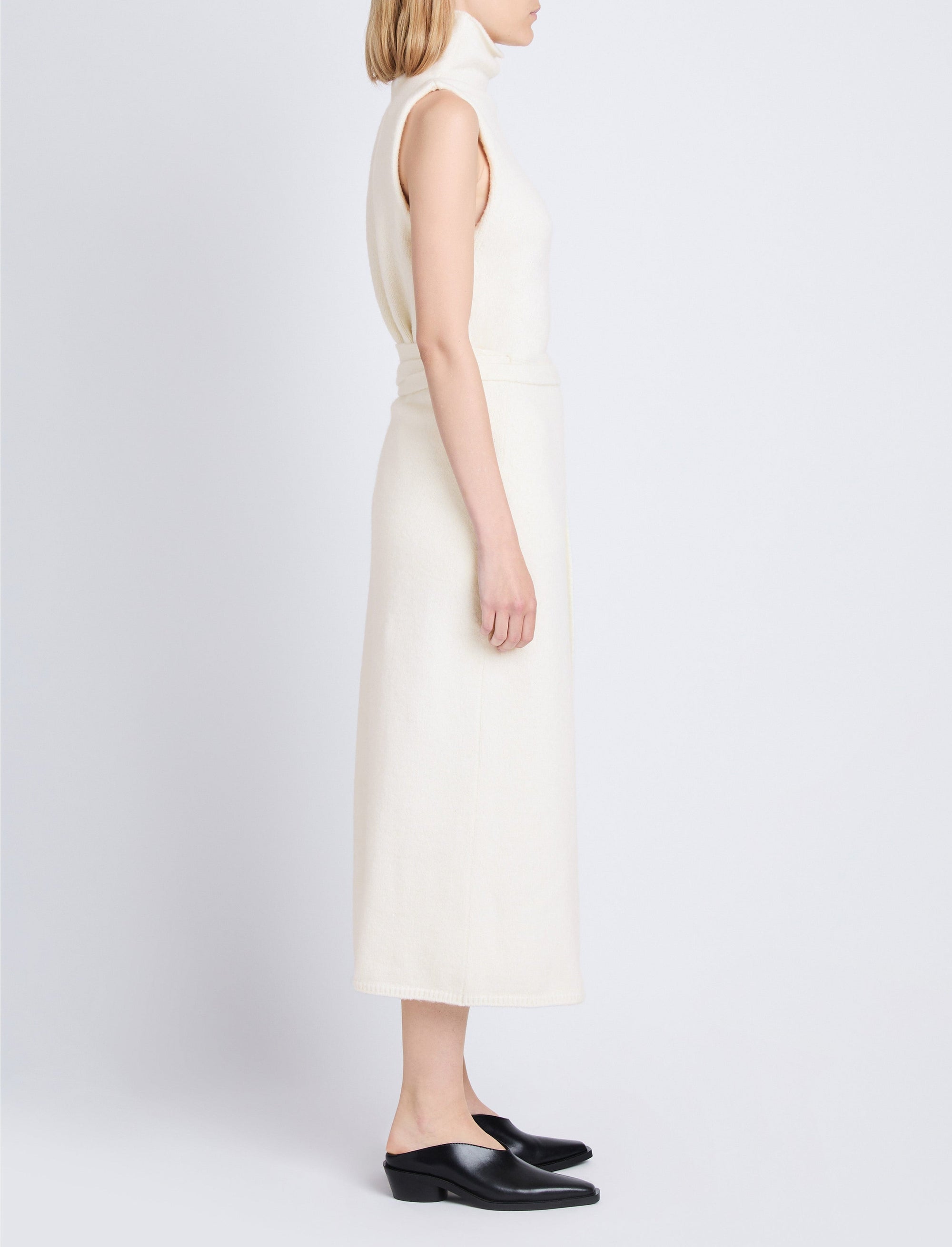 Pull col roulé Lily sans manches en laine mélangée - Off White